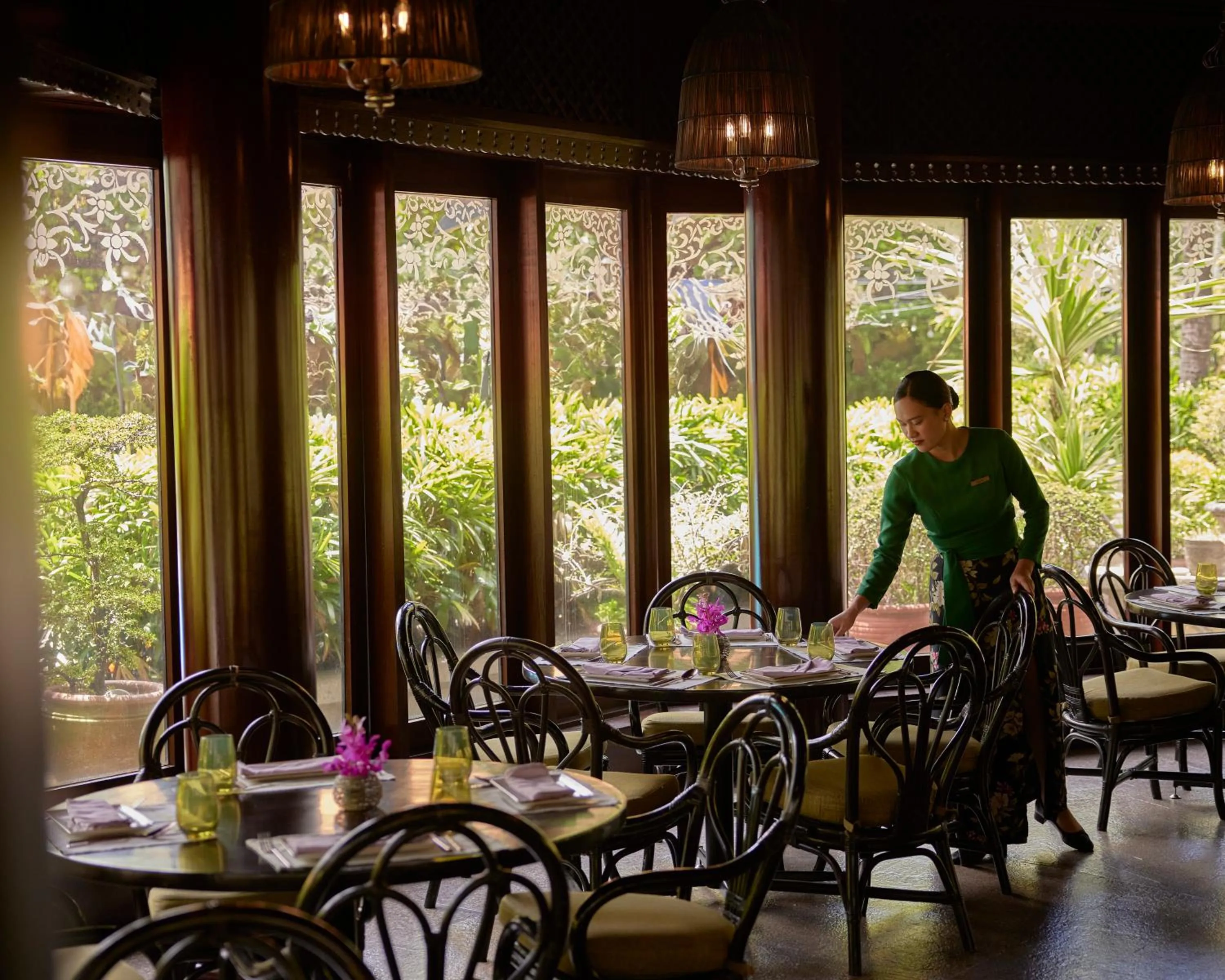 Restaurant/places to eat in The Peninsula Manila