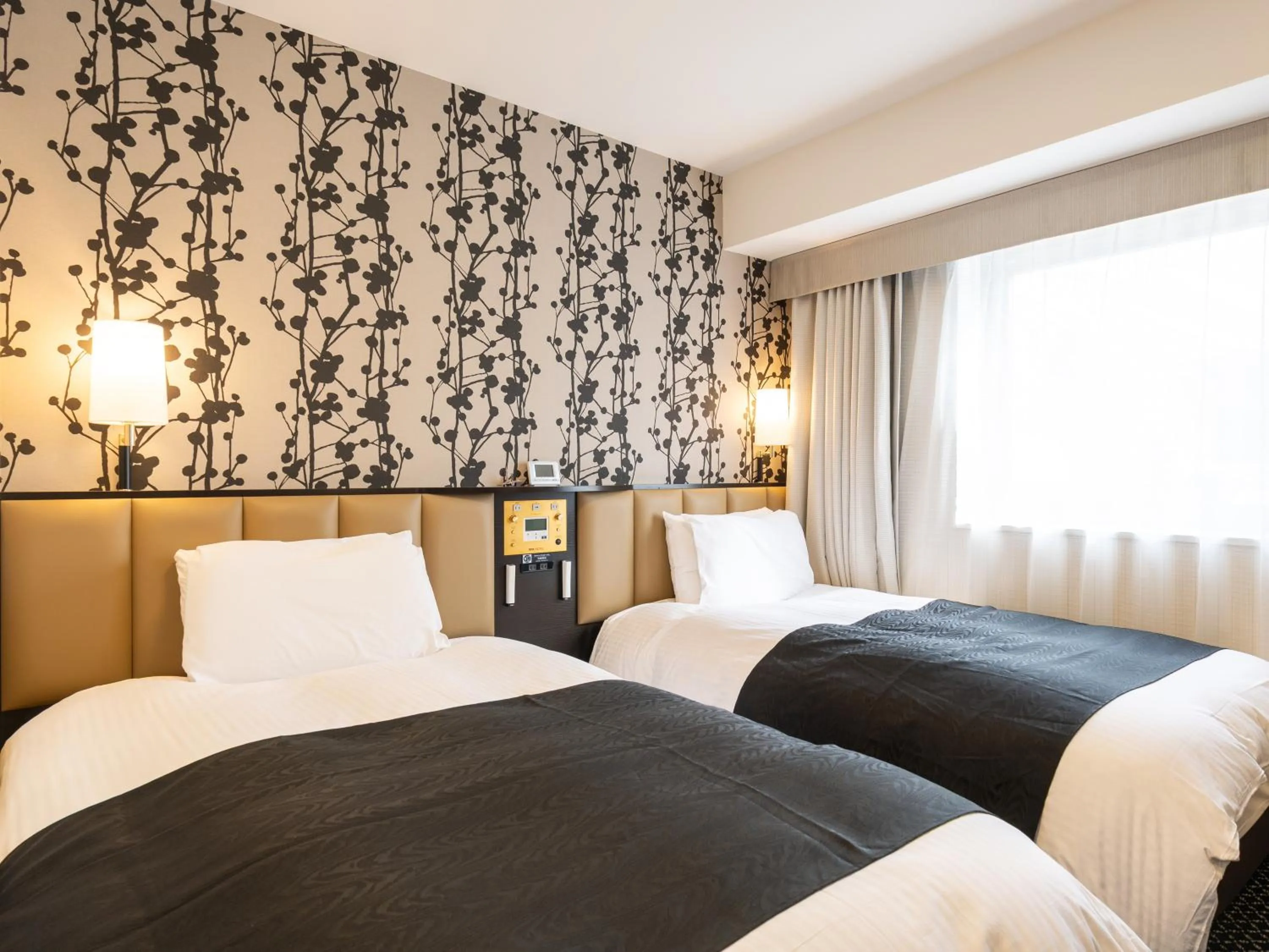 Photo of the whole room, Bed in APA Hotel Kanazawa Chuo