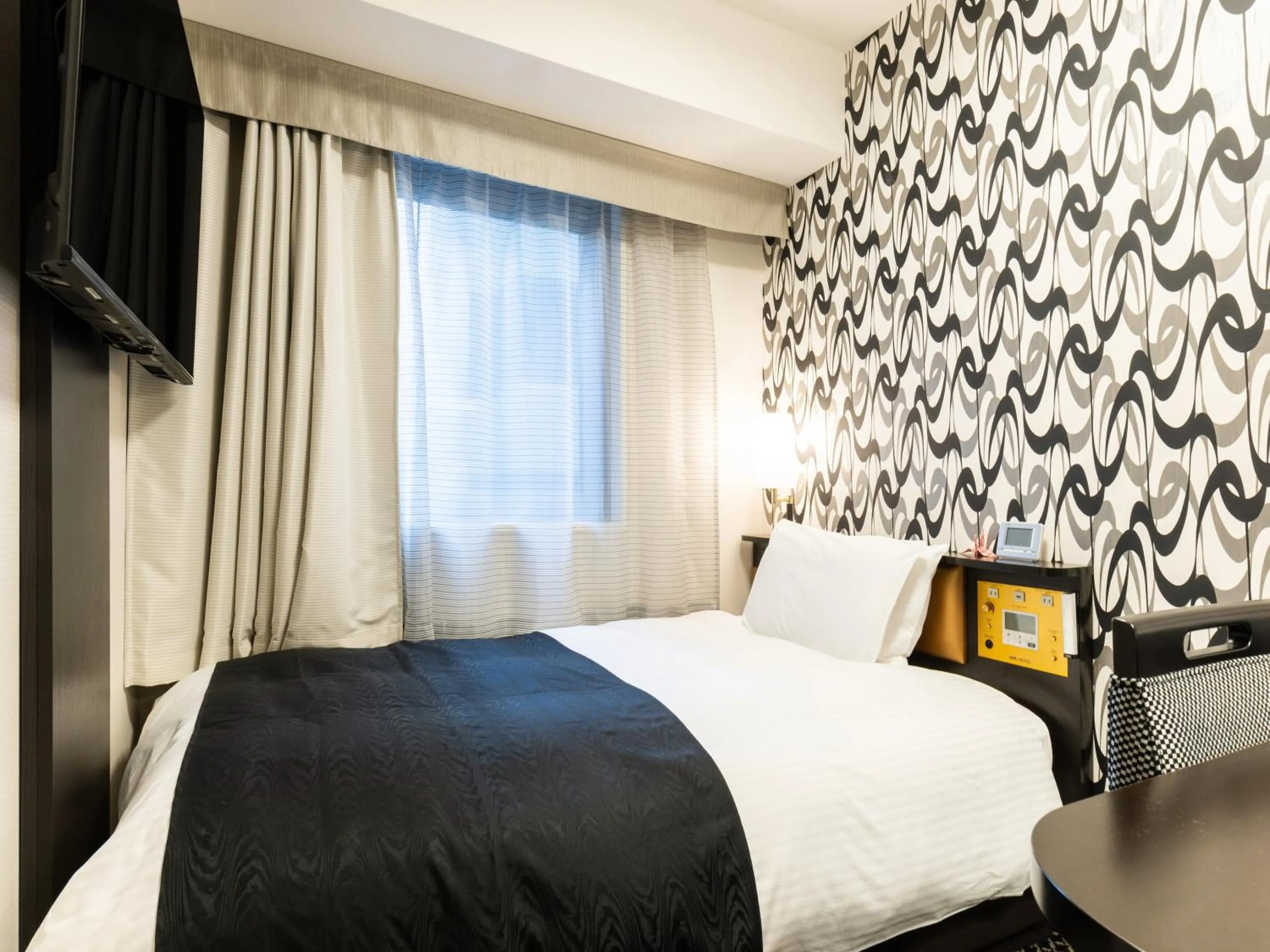 Photo of the whole room, Bed in APA Hotel Kanazawa Chuo