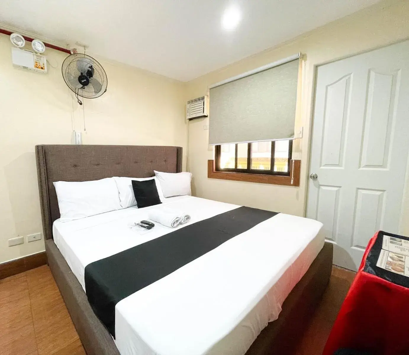 King Room in Chanel Paris Hotel powered by Cocotel King Room in Chanel Paris Hotel powered by Cocotel