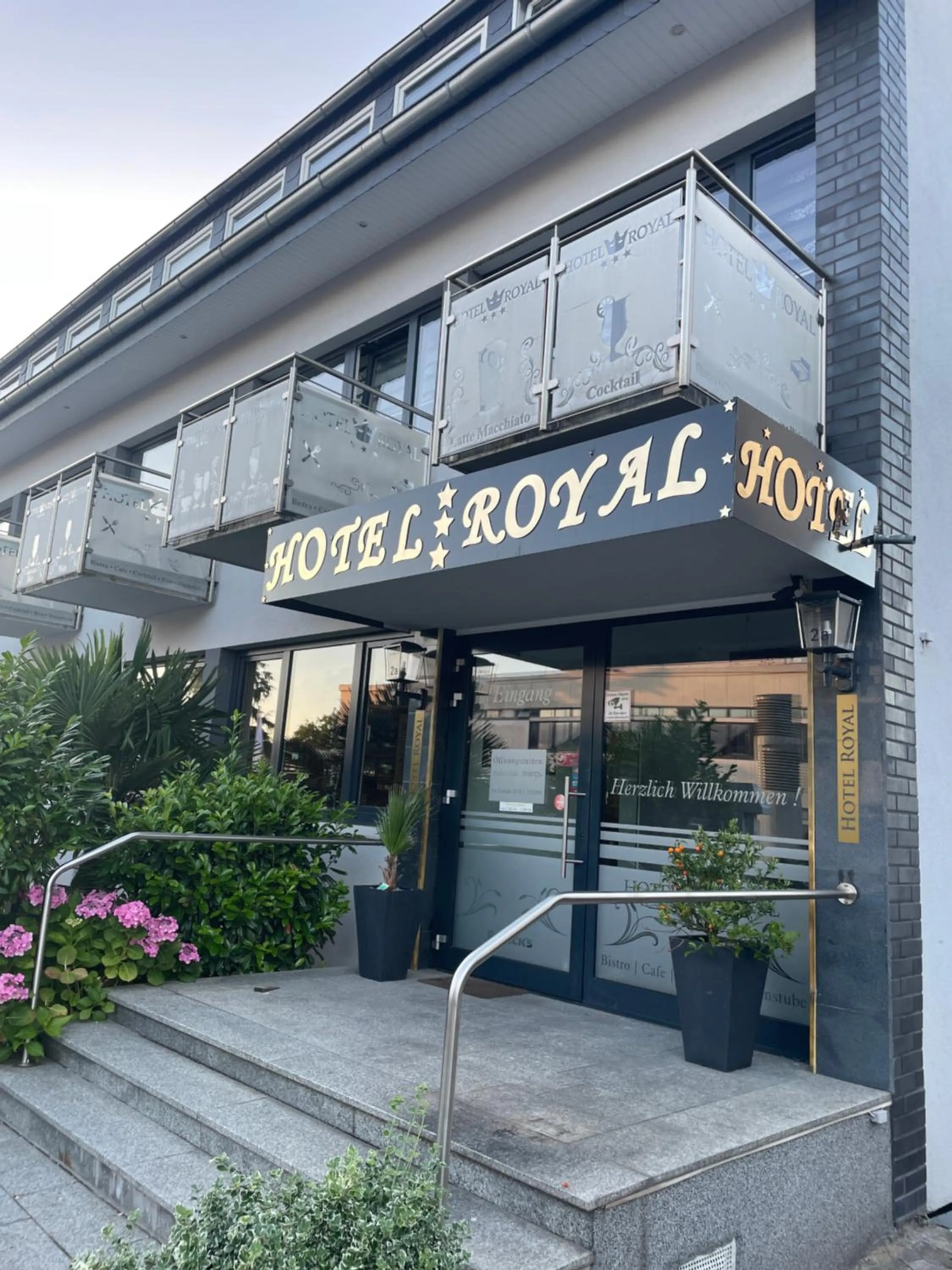 Facade/entrance in Hotel Royal