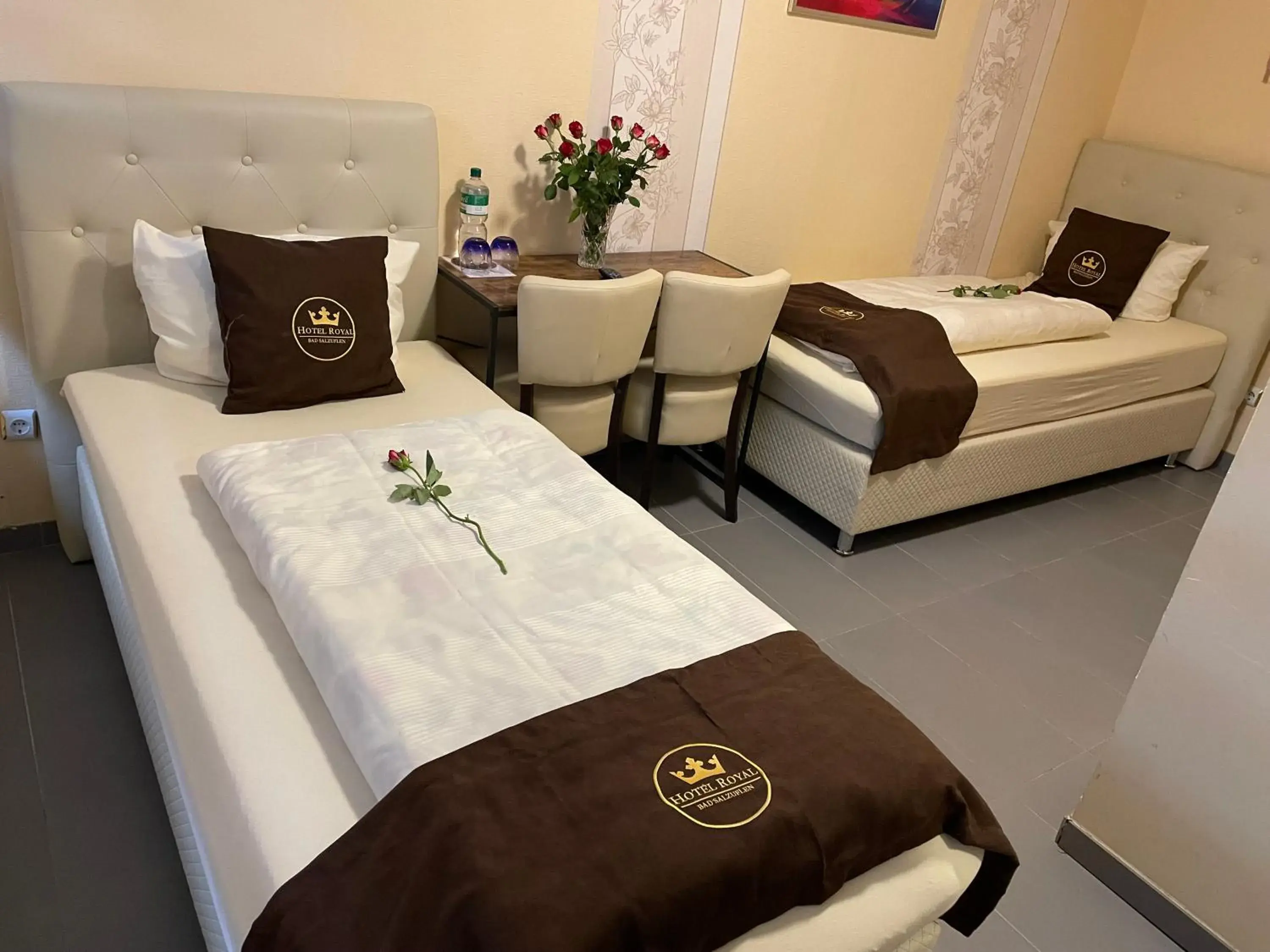 Twin Room with Bathroom in Hotel Royal Twin Room with Bathroom in Hotel Royal