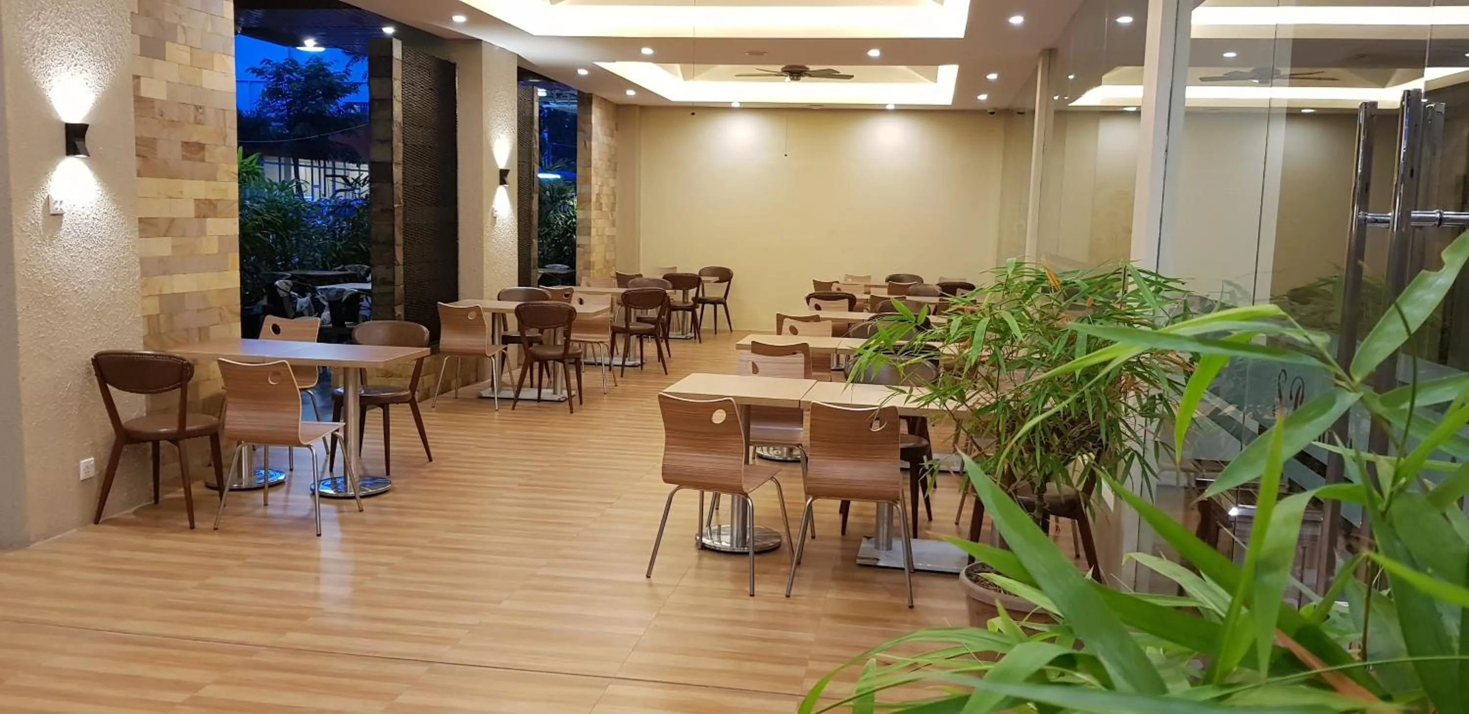 Restaurant/places to eat in SP hotel