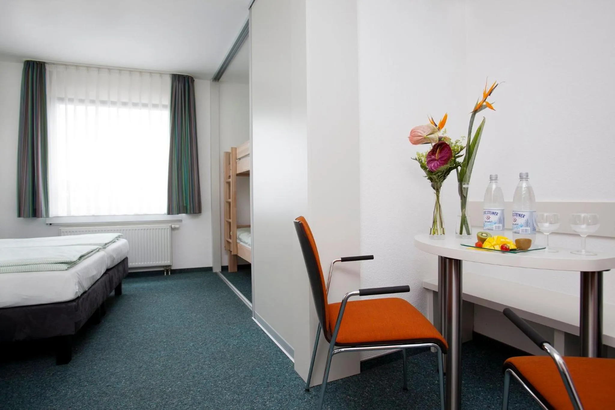 Day, Bed in Jugendherberge Köln-Deutz