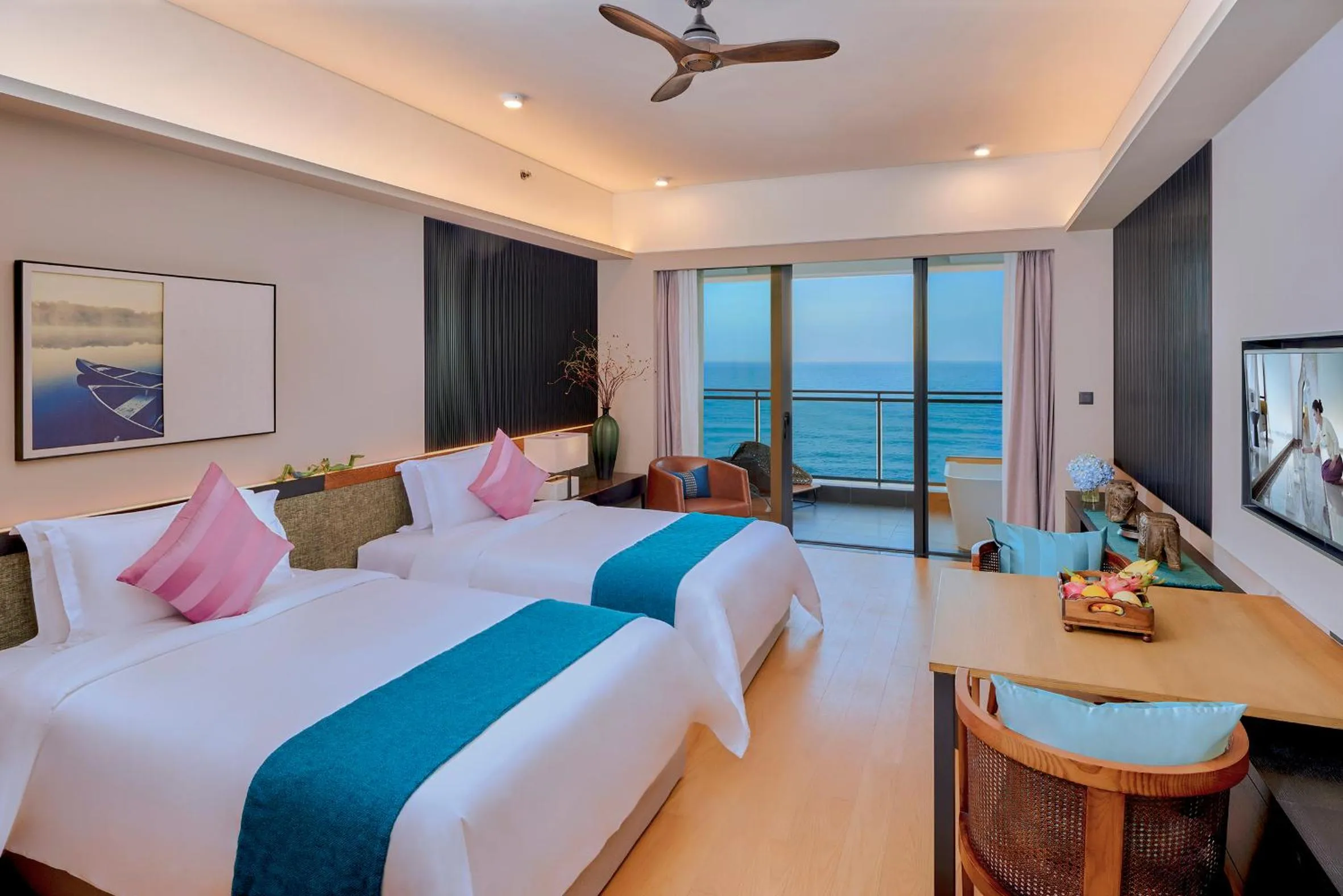 Bed in Dusit Thani Shuangyue Bay Resort Huizhou