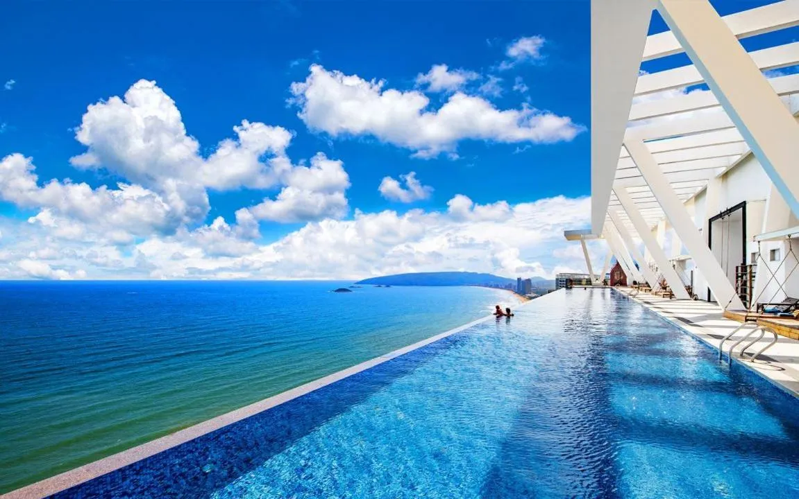 Swimming pool in Dusit Thani Shuangyue Bay Resort Huizhou