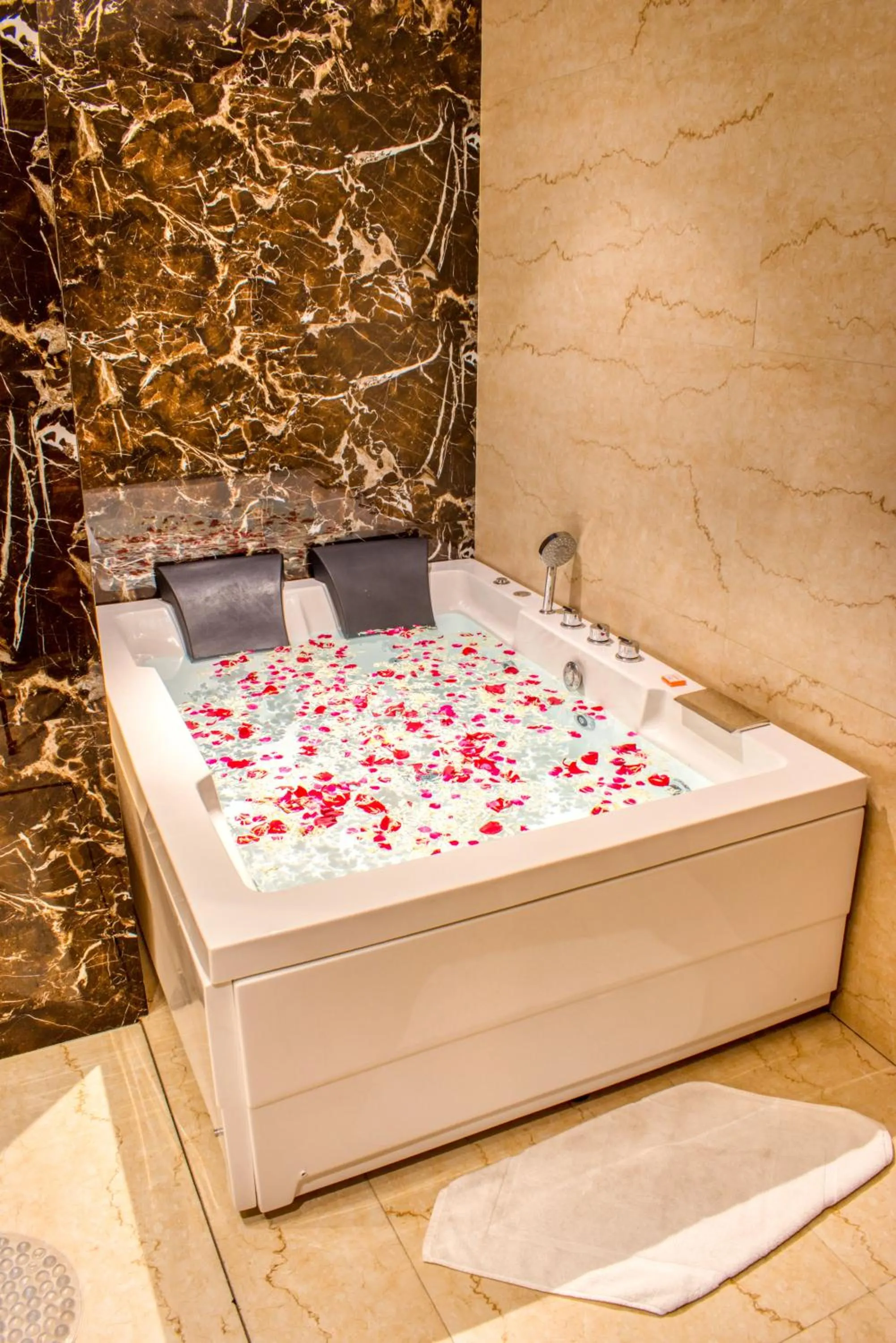 Bath, Bed in The Grand Ambassador