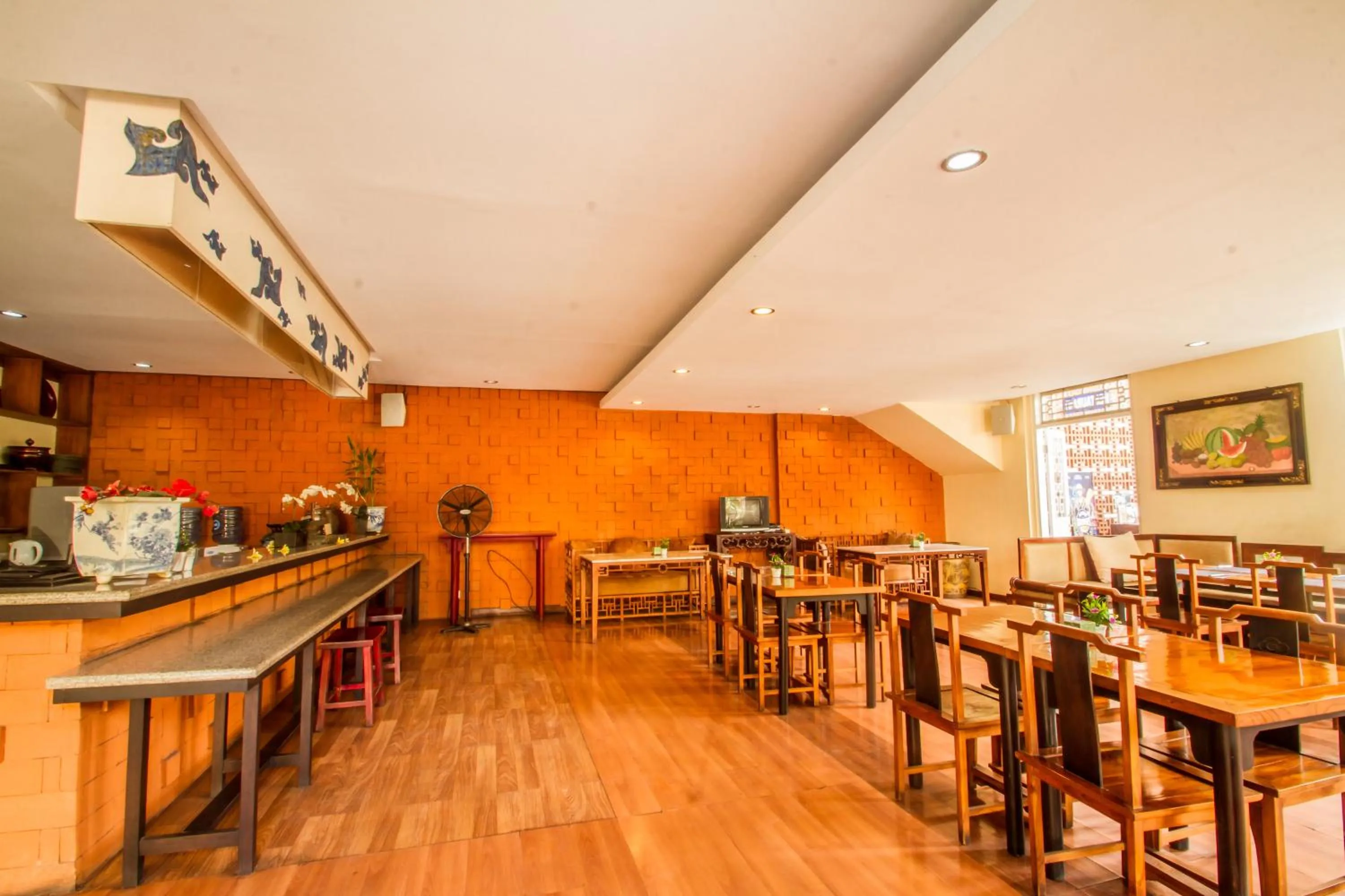 Restaurant/places to eat in Abian Biu Mansion