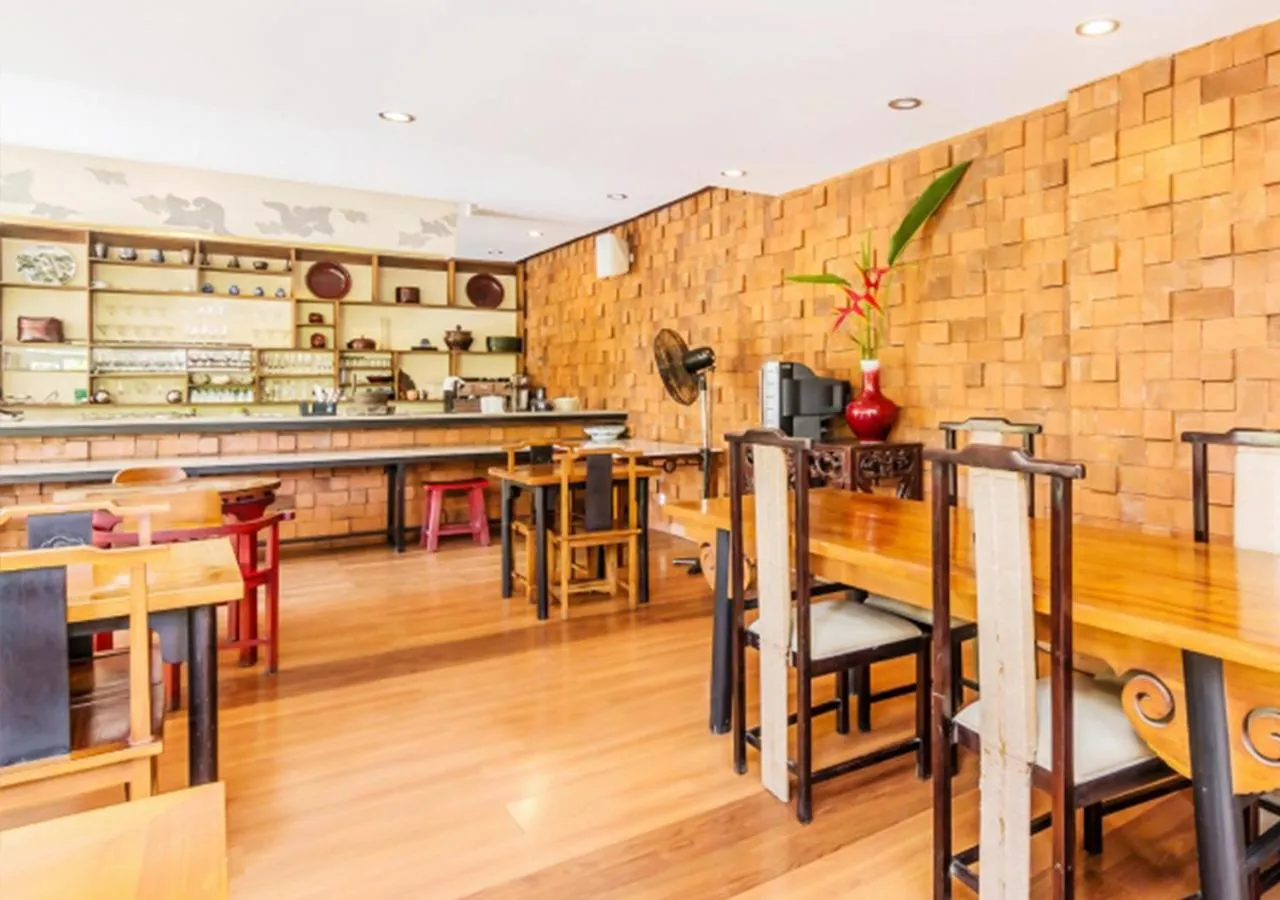 Restaurant/places to eat in Abian Biu Mansion