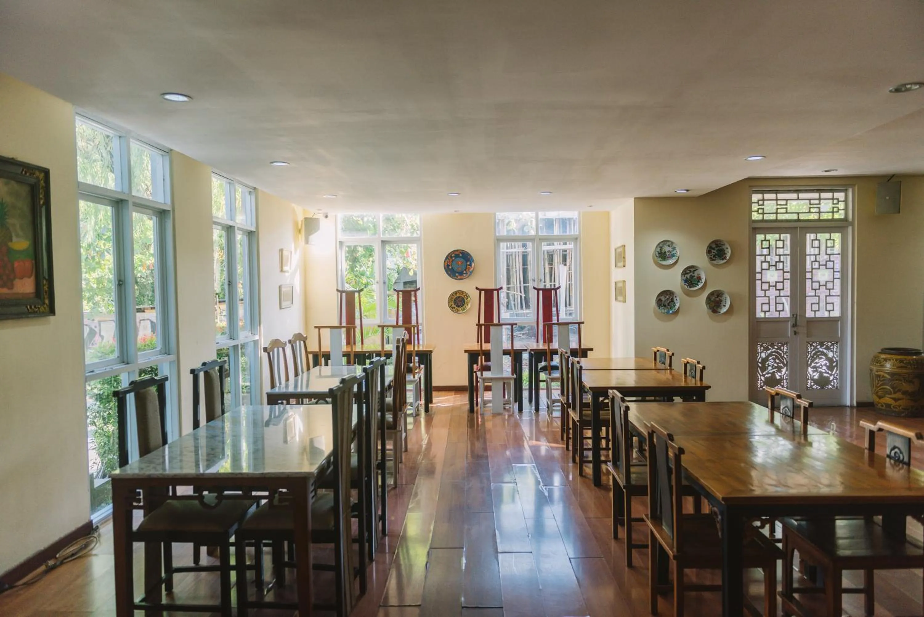 Restaurant/places to eat in Abian Biu Mansion