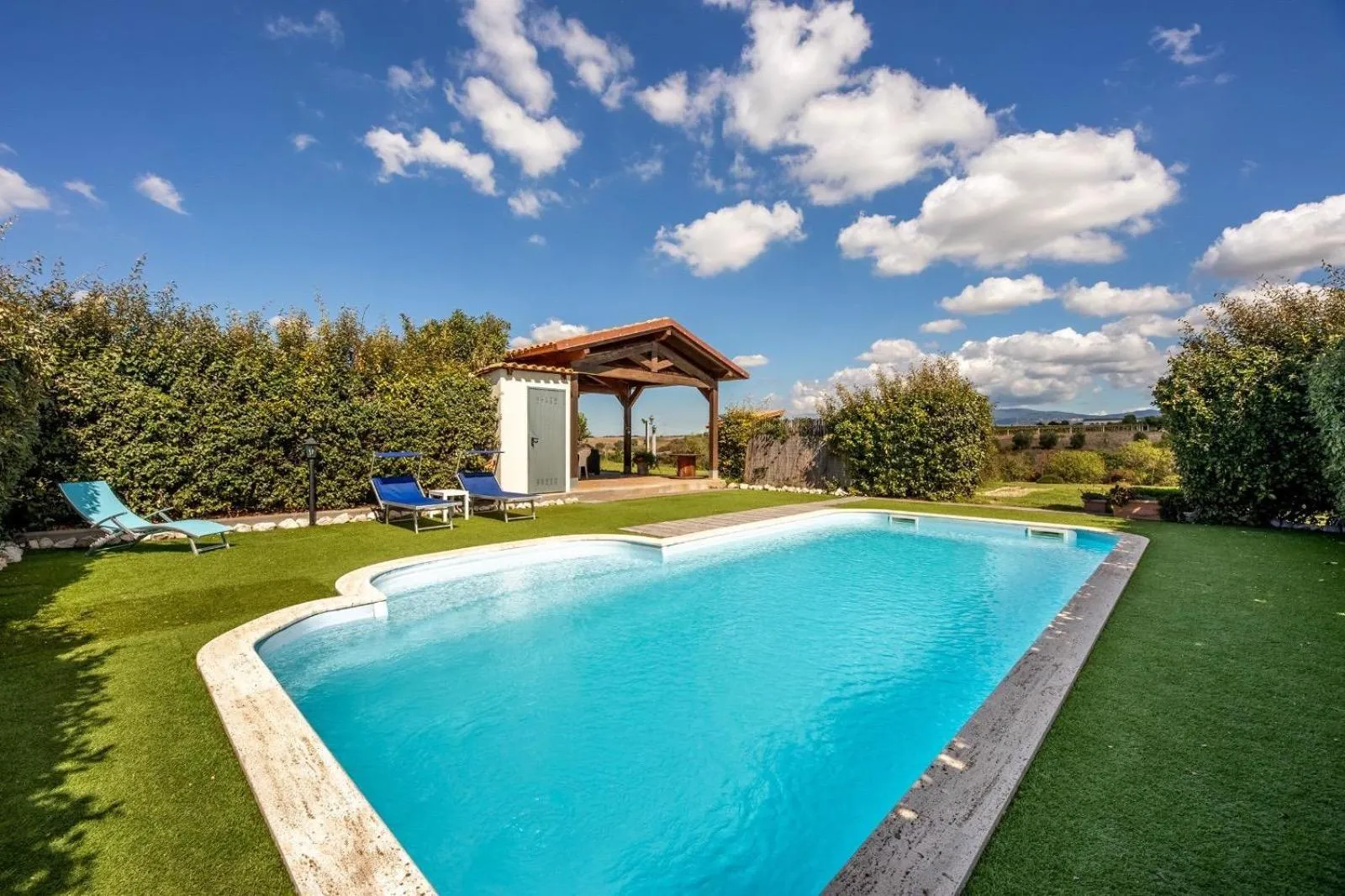 Swimming pool in La collina delle fonti