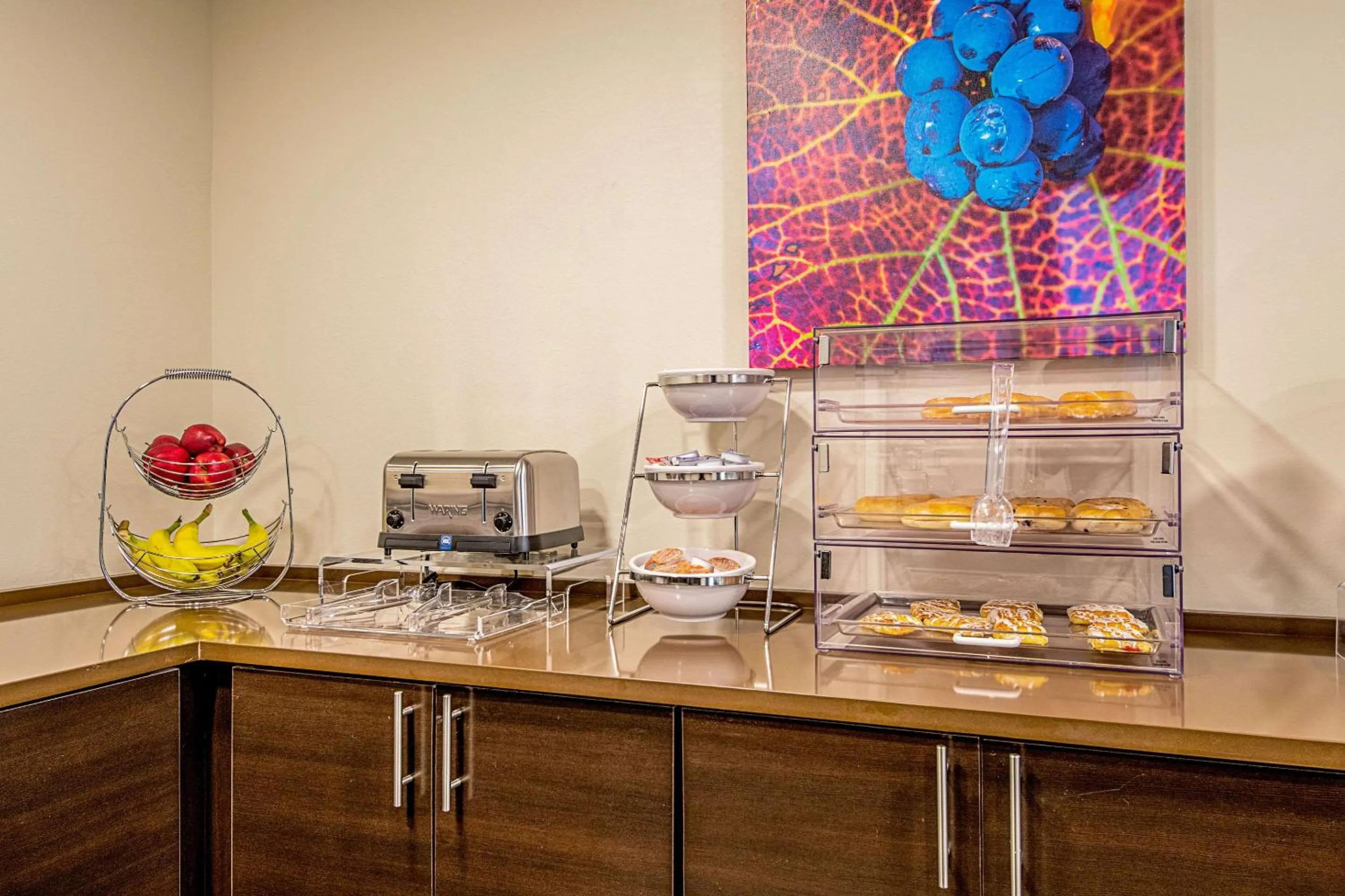 Breakfast in MainStay Suites Geismar - Gonzales