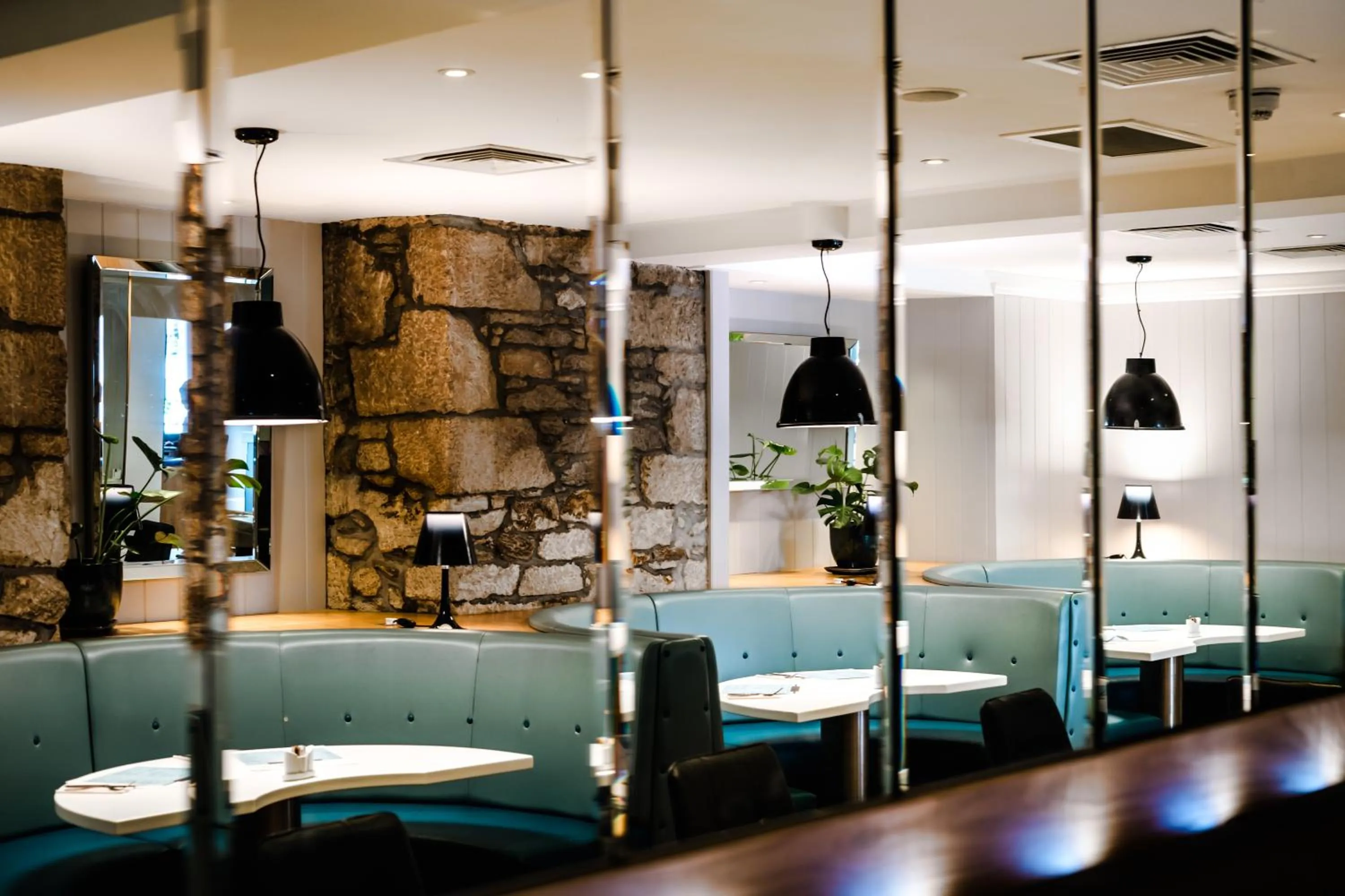 Restaurant/places to eat in Mannings Hotel