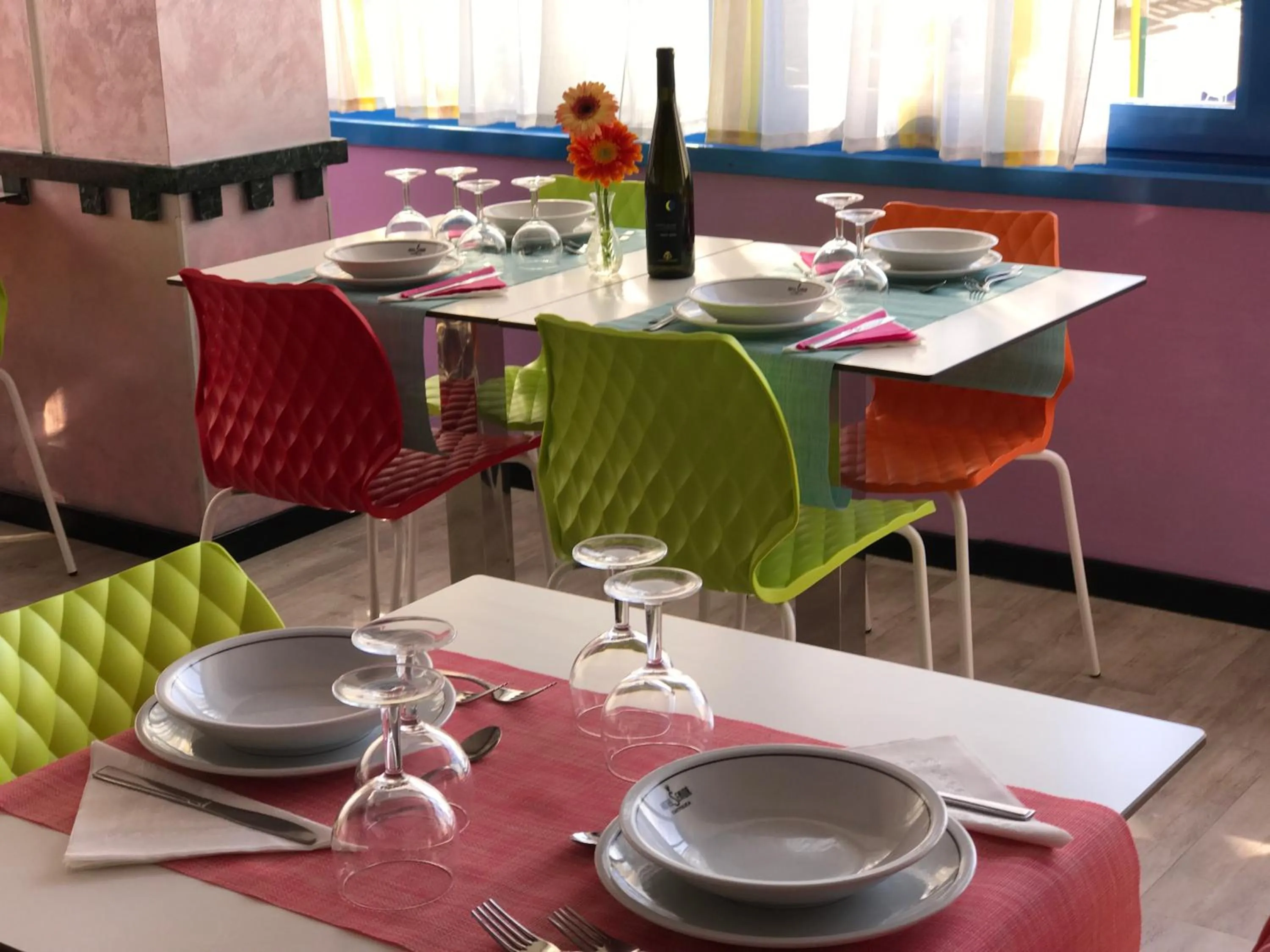 Restaurant/places to eat in Hotel Senior