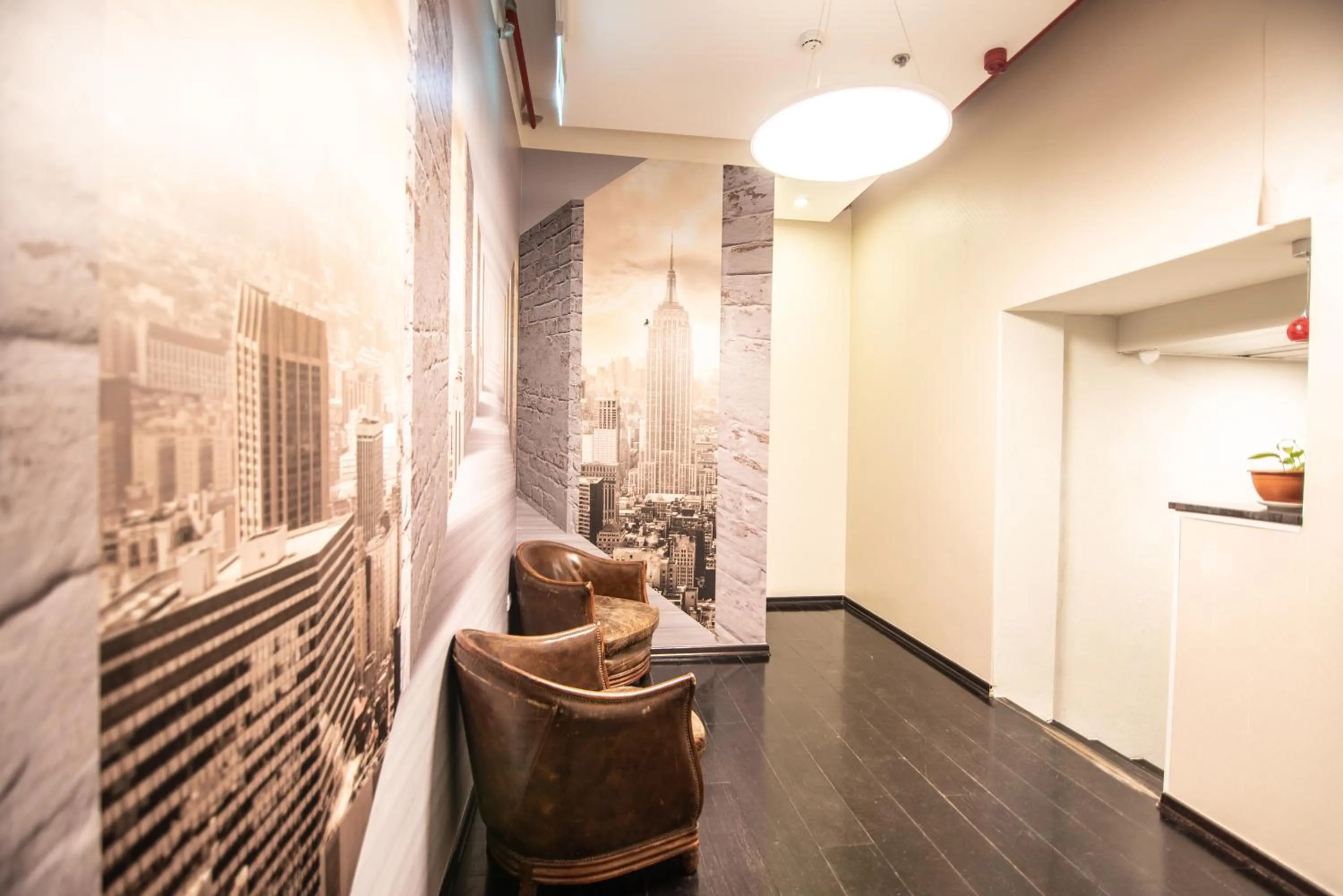 Communal lounge/ TV room in 27Montefiore - Urban ApartHotel TLV