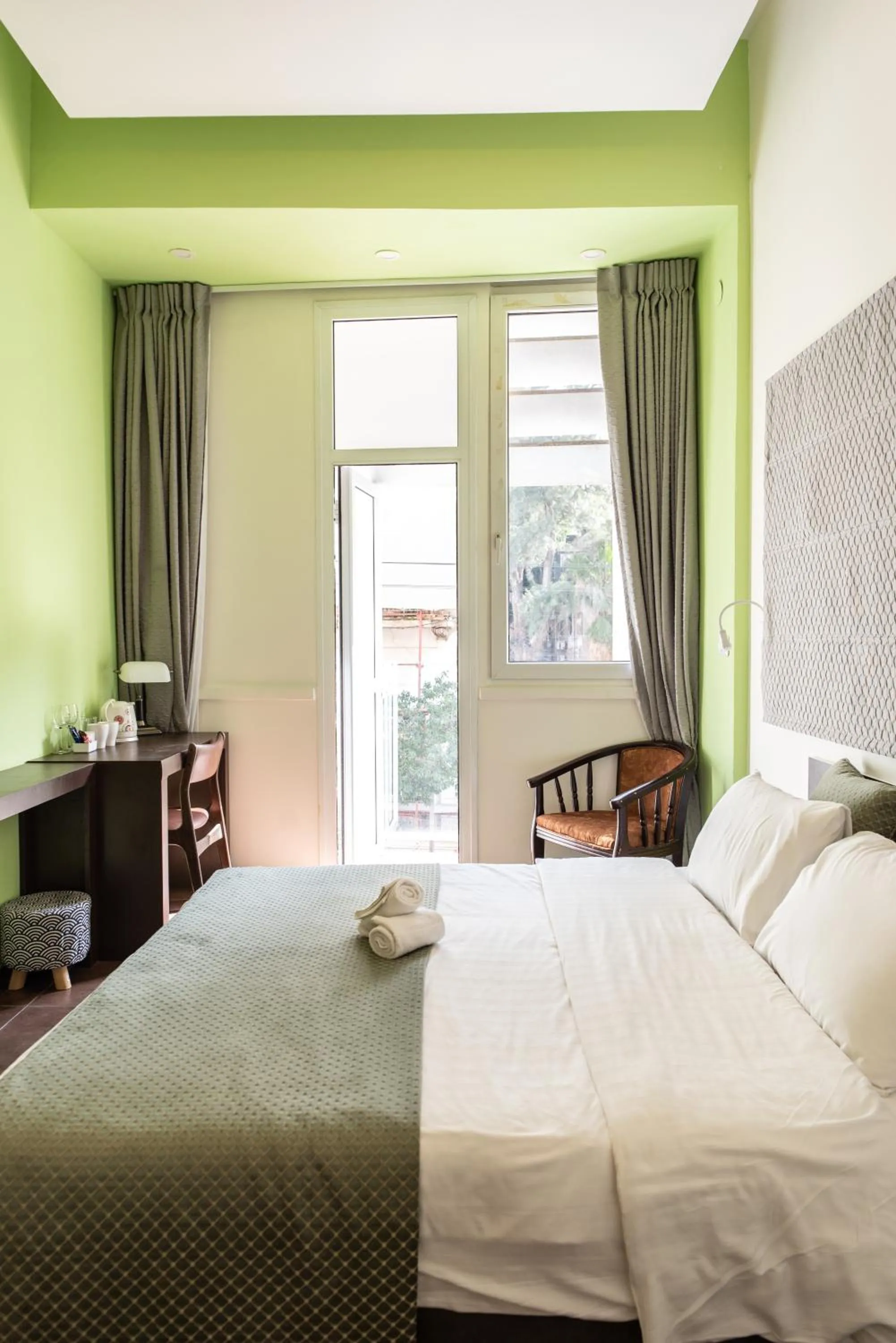 Balcony/Terrace, Bed in 27Montefiore - Urban ApartHotel TLV