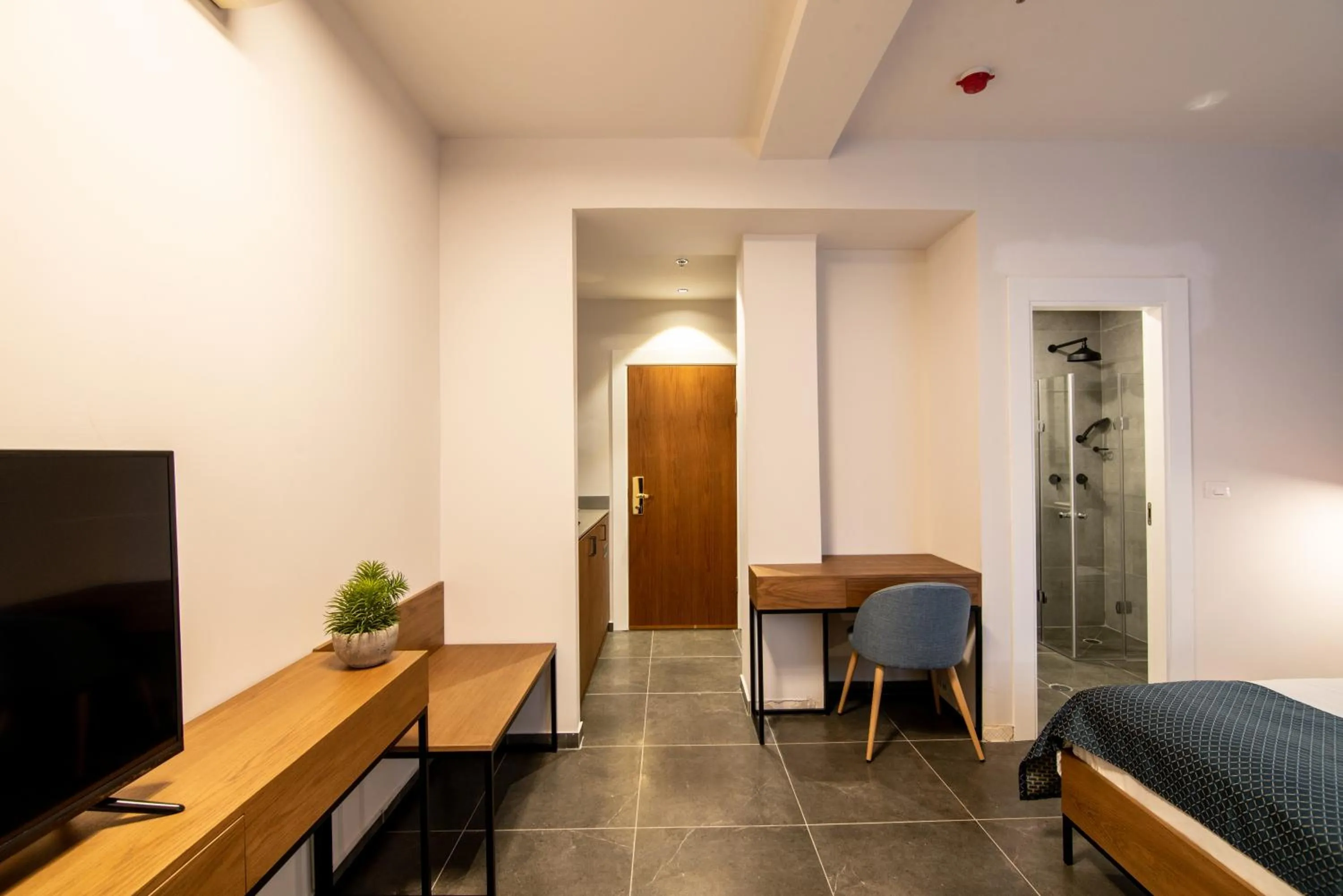 TV and multimedia, Bed in 27Montefiore - Urban ApartHotel TLV