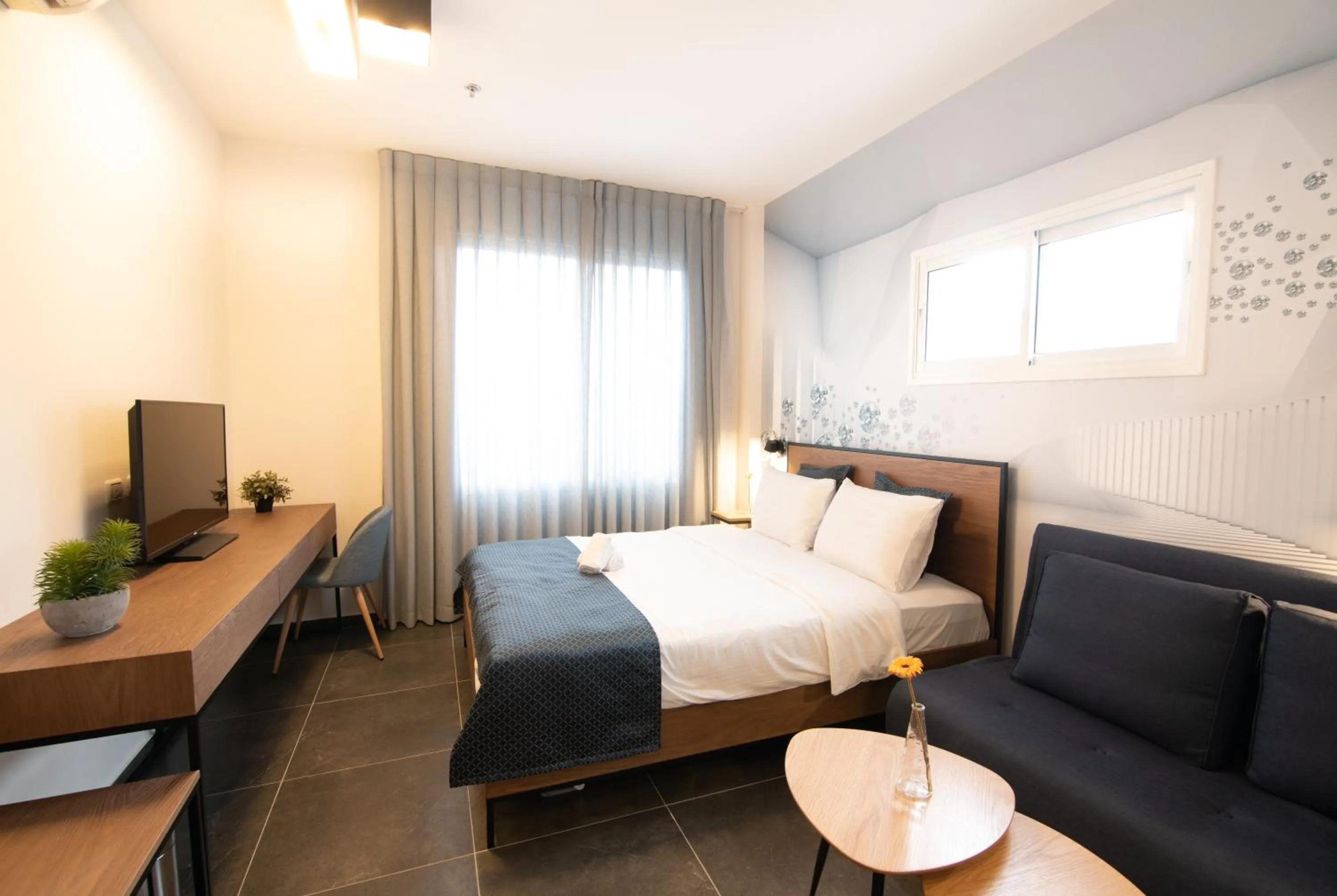 TV and multimedia, Bed in 27Montefiore - Urban ApartHotel TLV