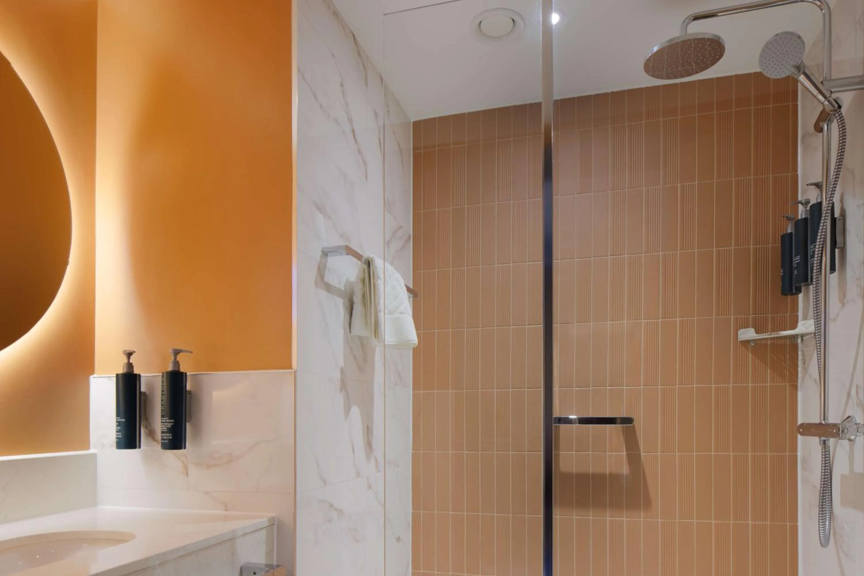 Shower in DoubleTree by Hilton Coventry