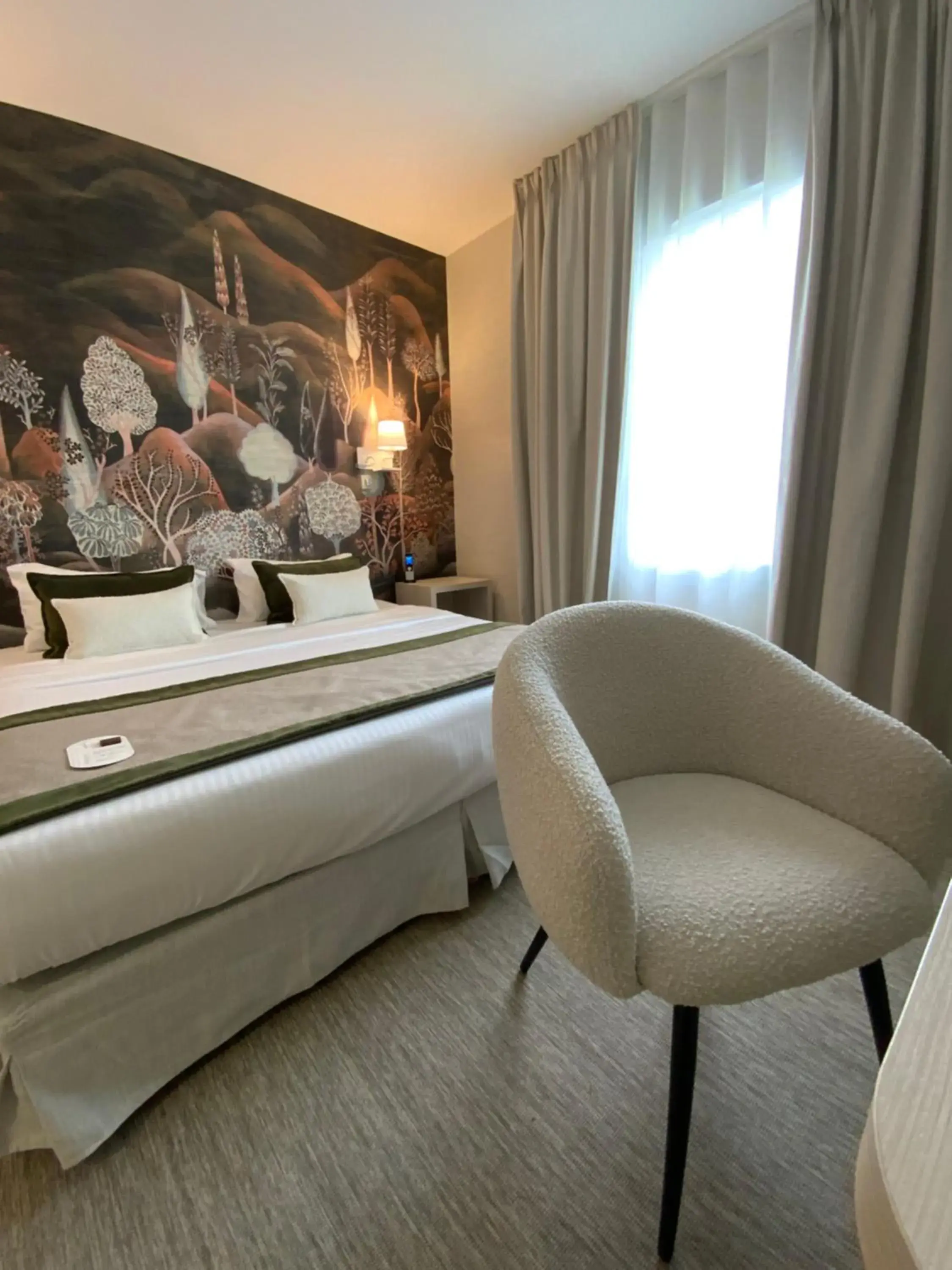 Classic Double Room with Garden View in Le Renaissance Classic Double Room with Garden View in Le Renaissance