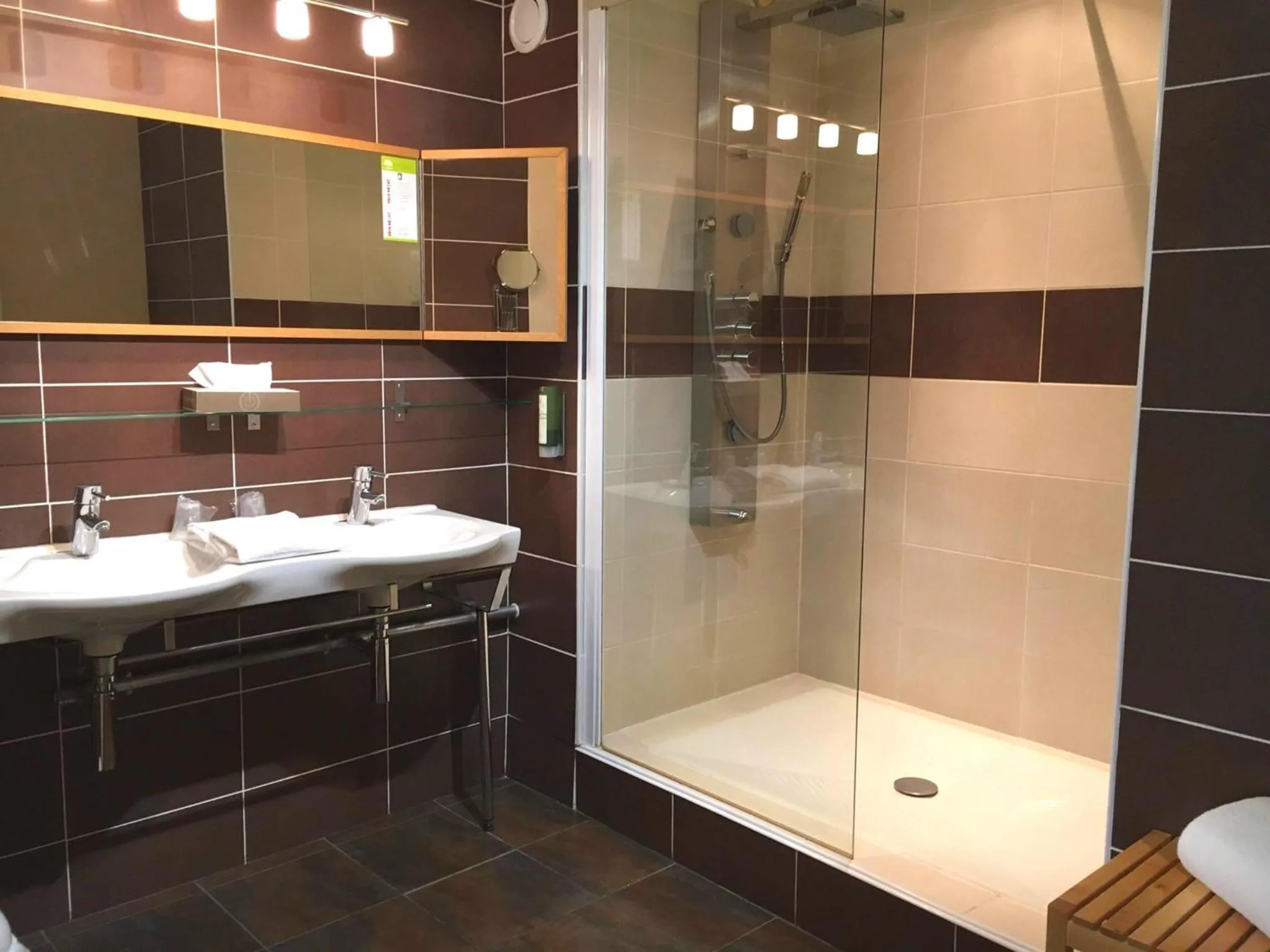 Bathroom in Le Renaissance