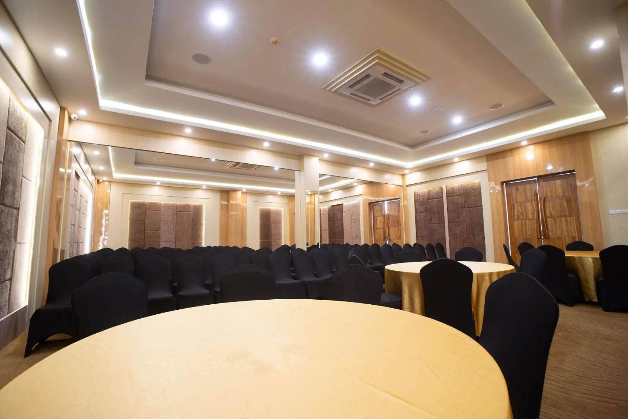 Meeting/conference room in Luminor Hotel Banyuwangi By WH