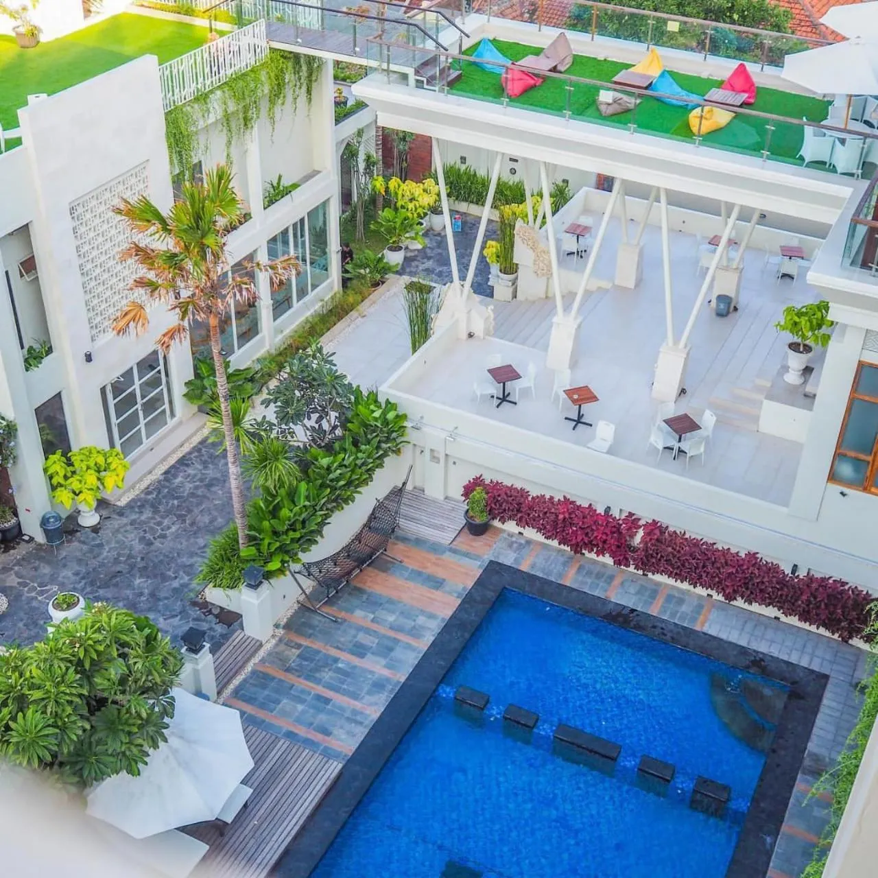 Restaurant/places to eat in Luminor Hotel Banyuwangi By WH