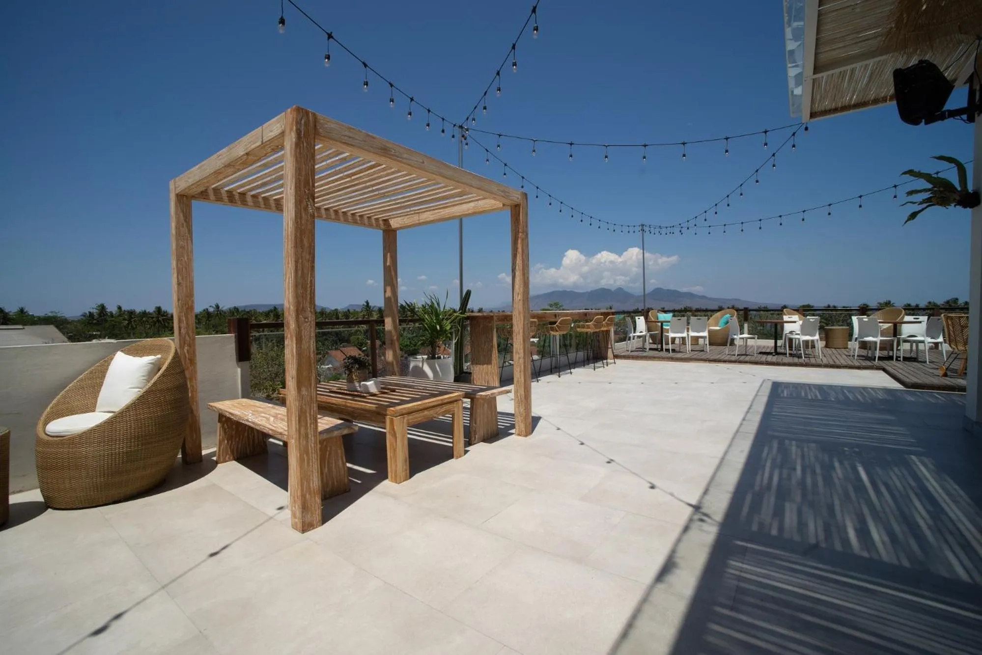 Lounge or bar in Luminor Hotel Banyuwangi By WH