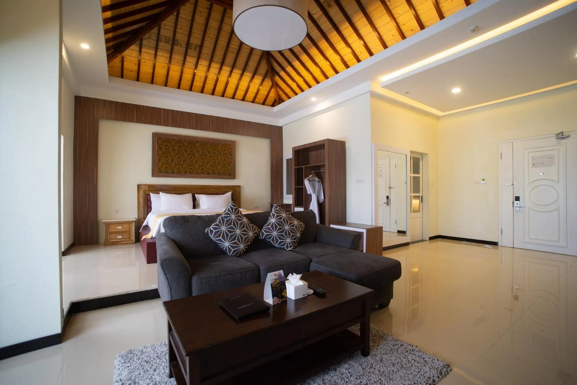 Seating area in Luminor Hotel Banyuwangi By WH