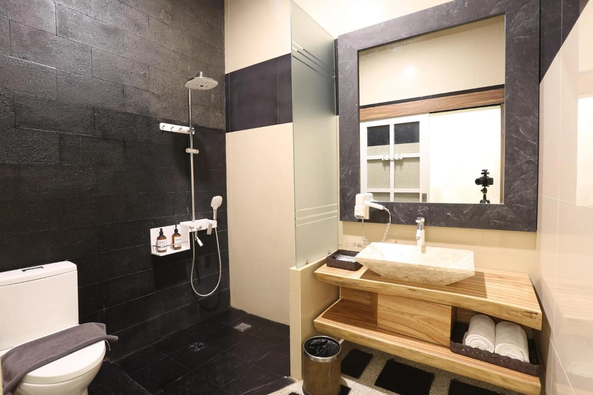 Bathroom in Luminor Hotel Banyuwangi By WH