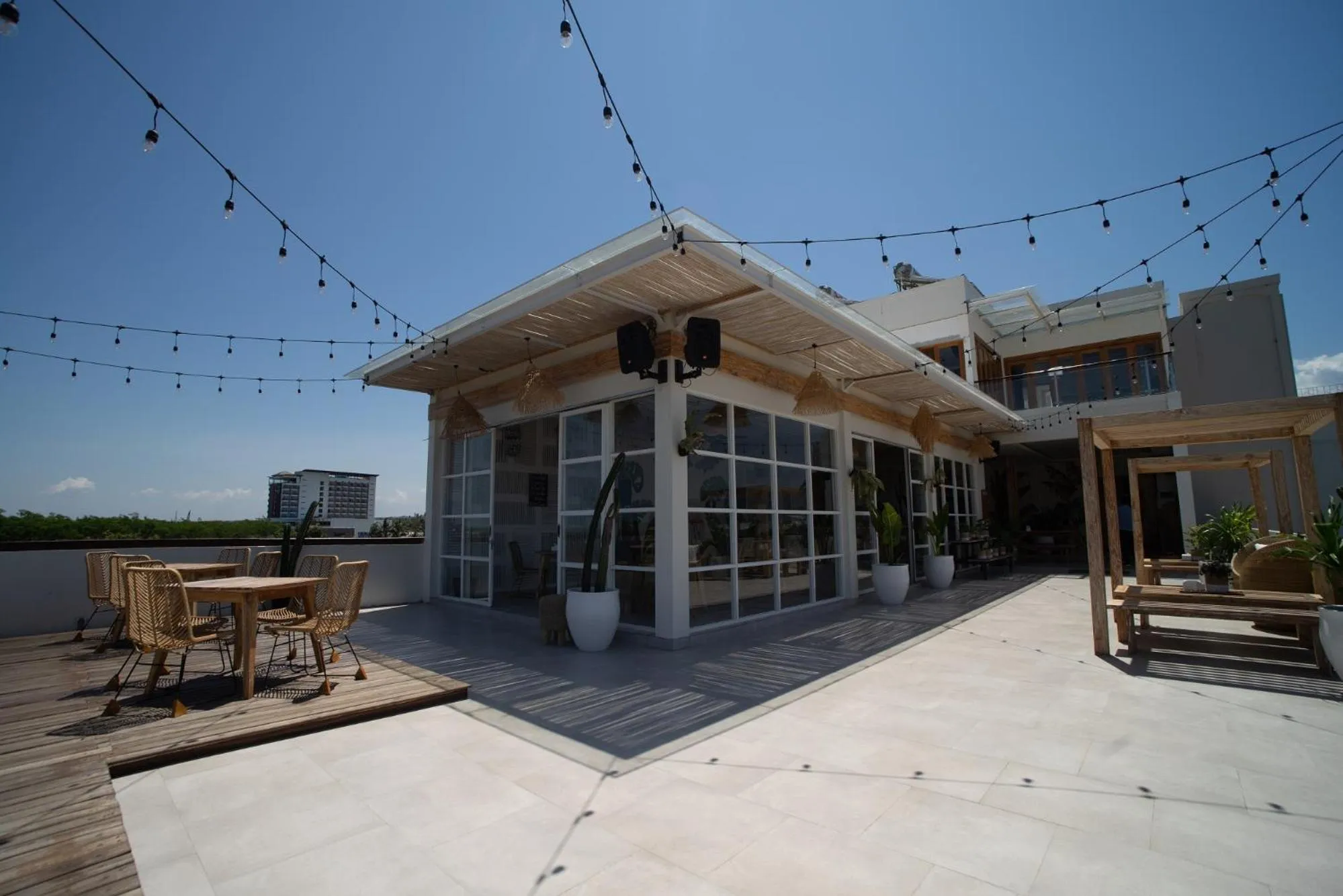 Lounge or bar in Luminor Hotel Banyuwangi By WH