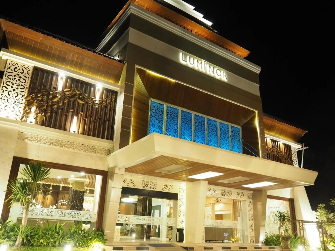 Facade/entrance in Luminor Hotel Banyuwangi By WH