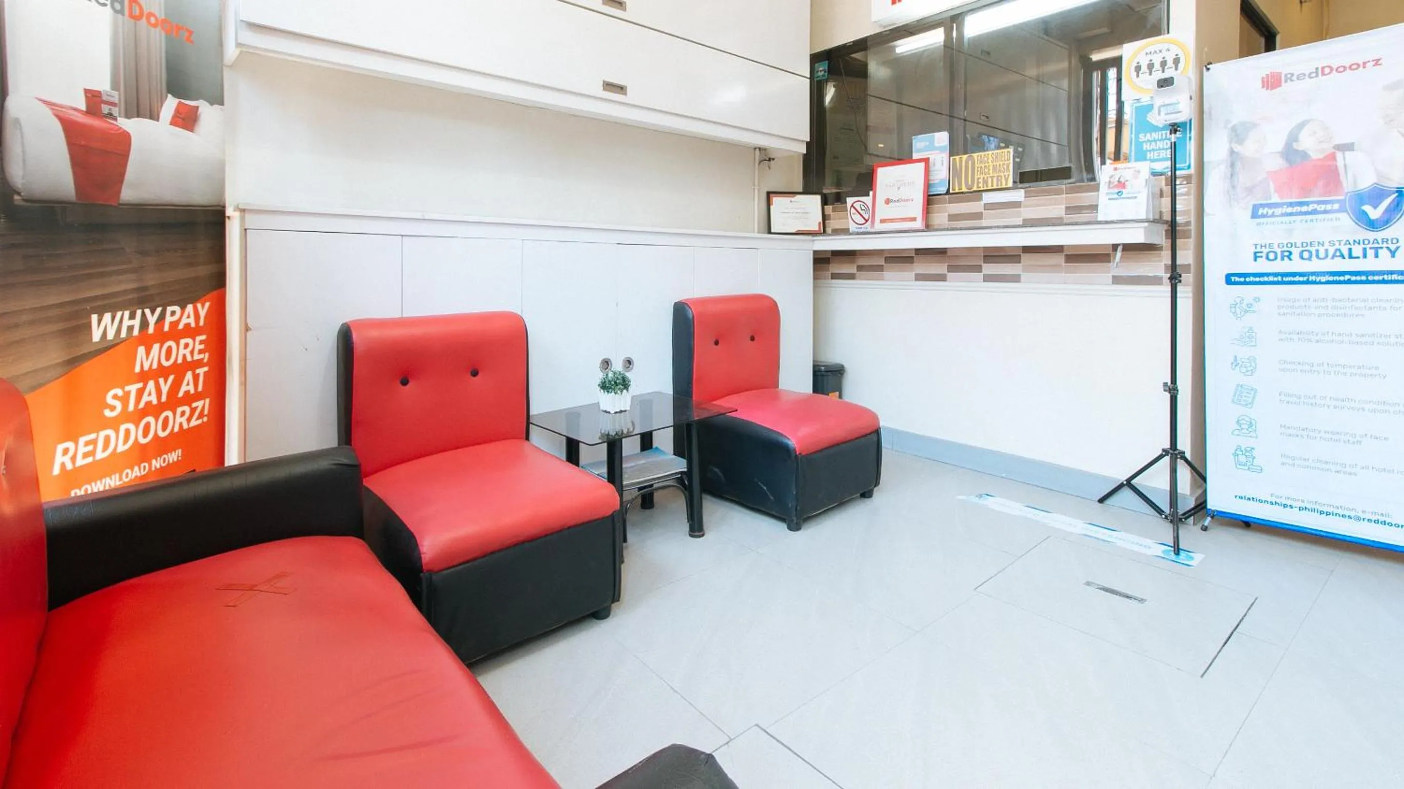 Living room in RedDoorz near NAIA Terminal 1