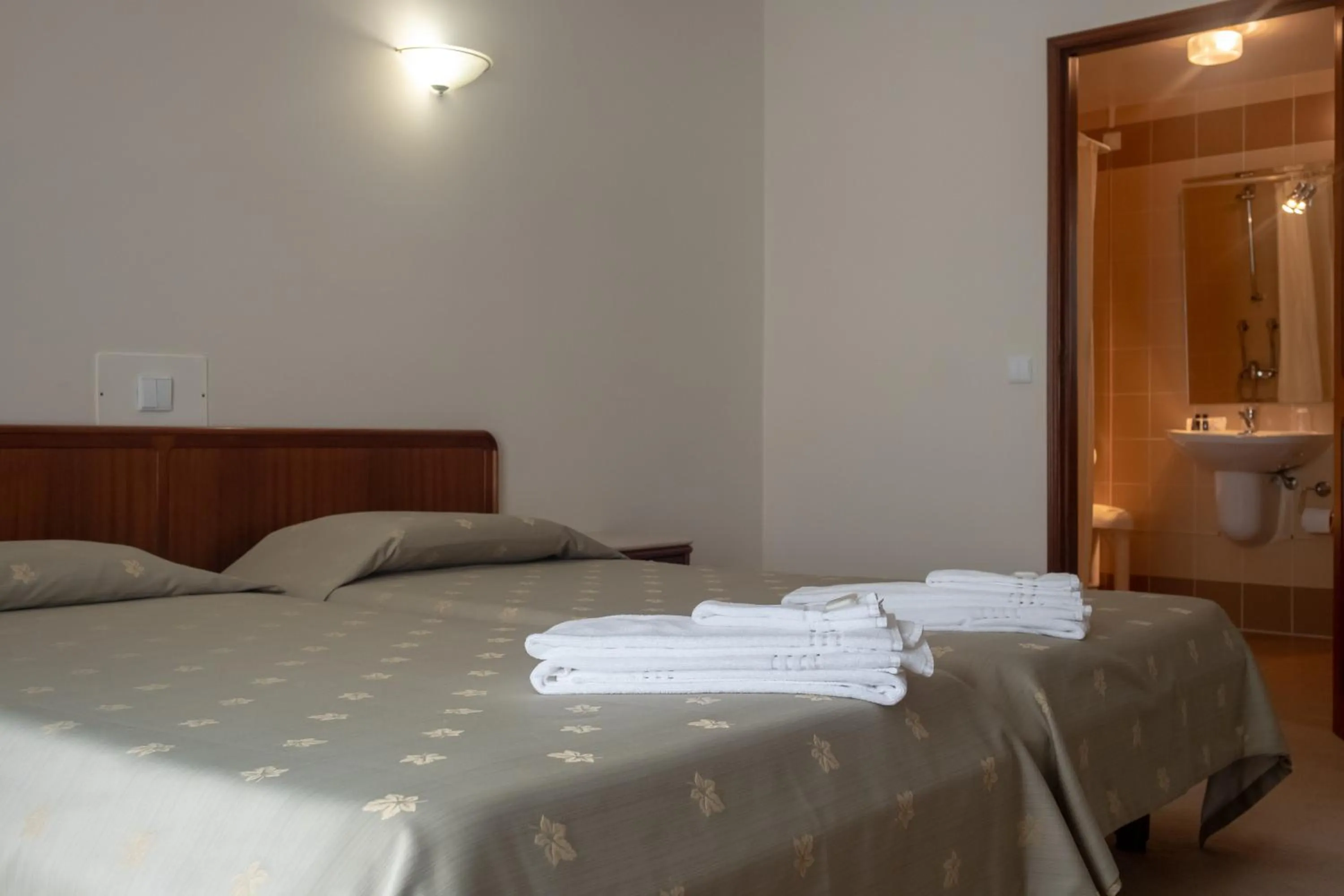 Bed in Hotel Peregrinos de Fatima by Umbral