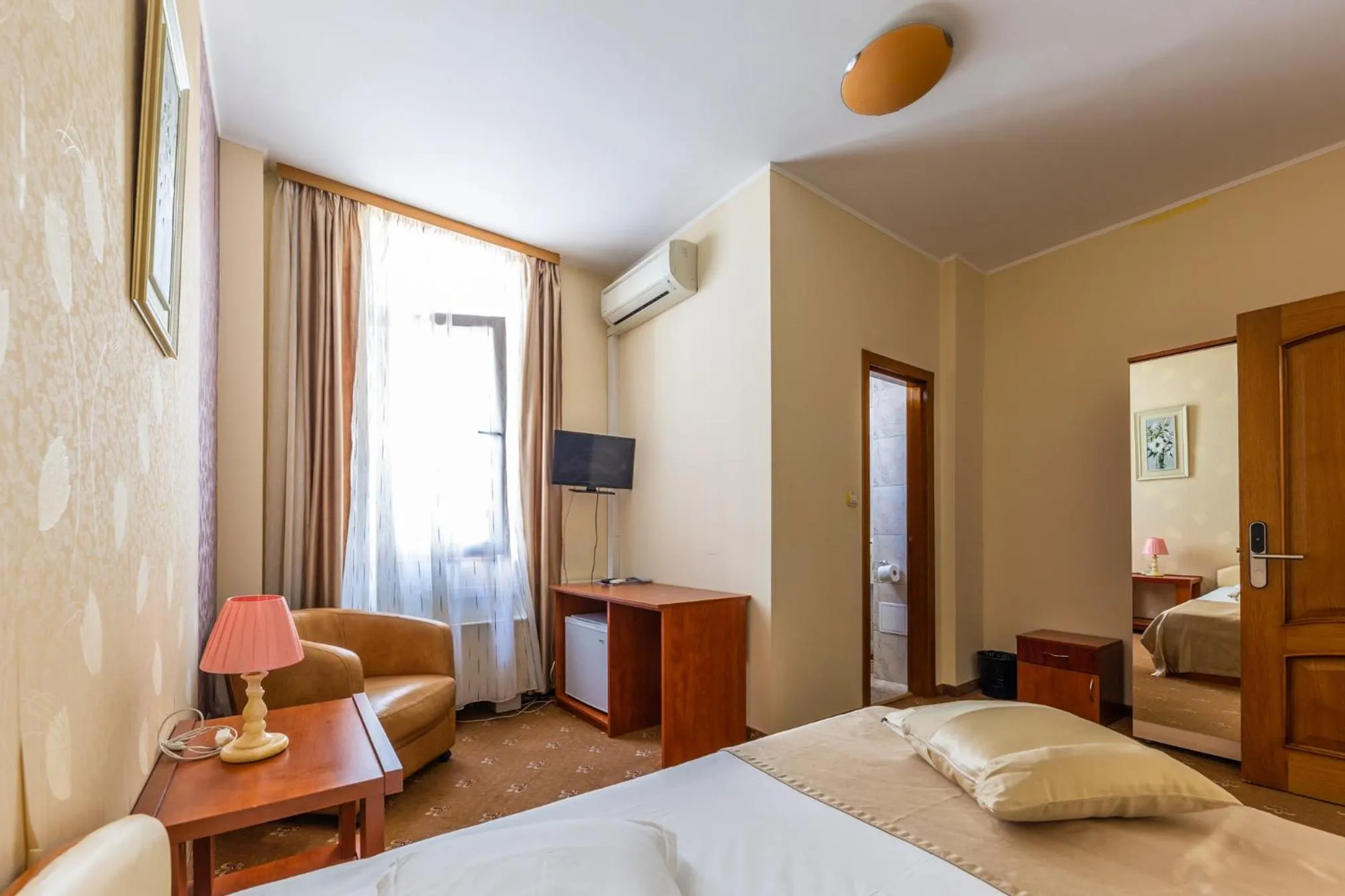 TV and multimedia, Bed in Hotel Amphitryon