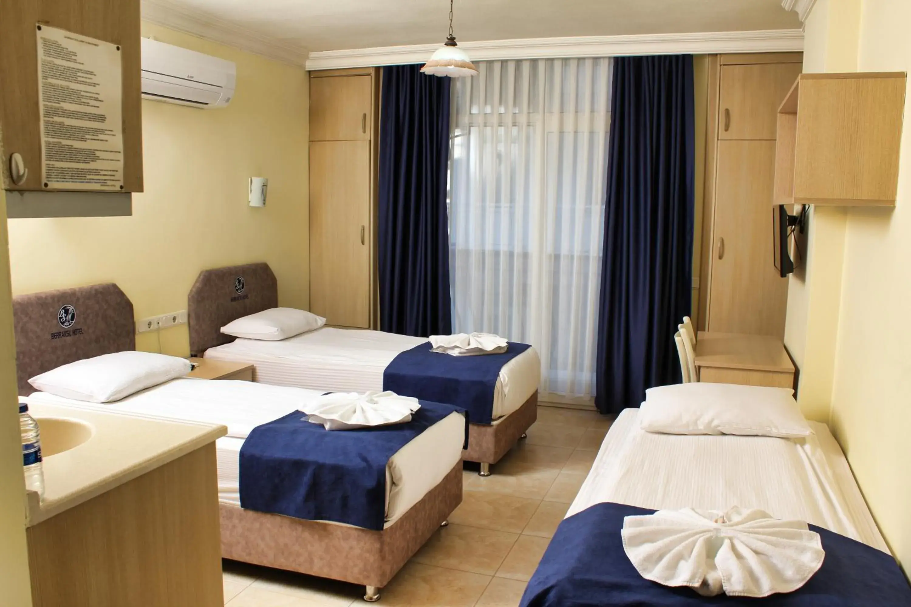 Standard Triple Room in Berrak Su Hotel Standard Triple Room in Berrak Su Hotel