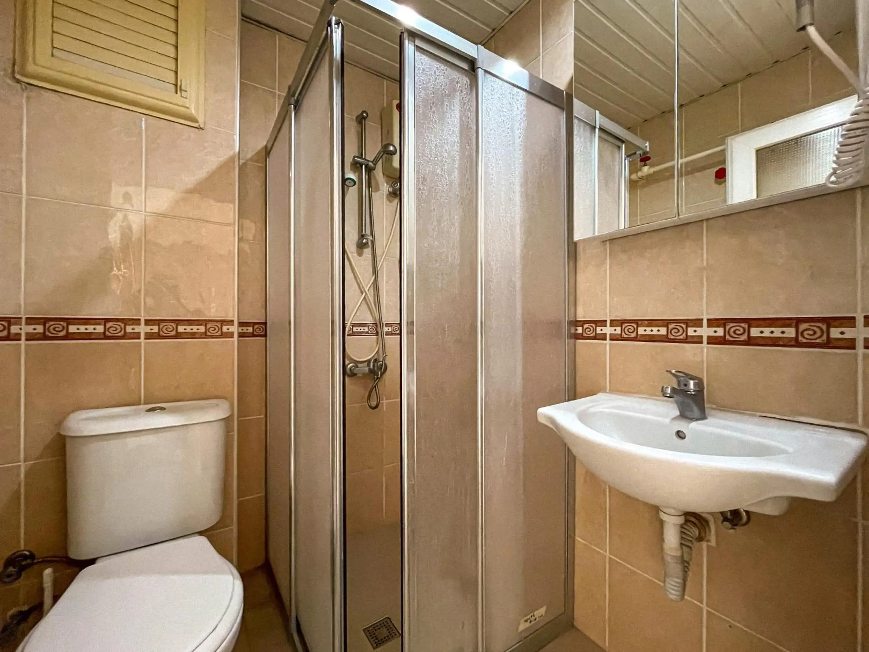 Standard Quadruple Room in Berrak Su Hotel Standard Quadruple Room in Berrak Su Hotel