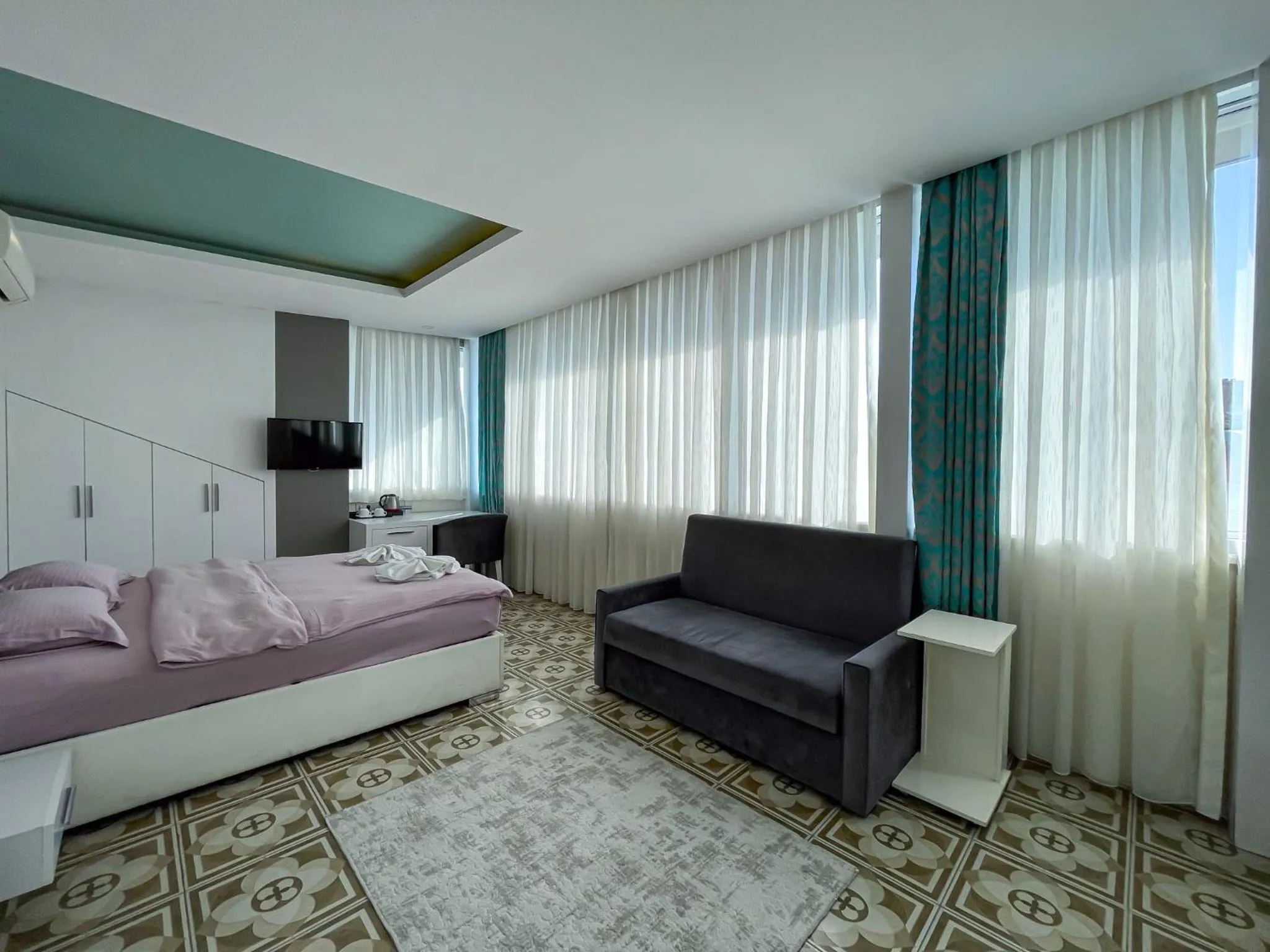 Seating area, Bed in Berrak Su Hotel