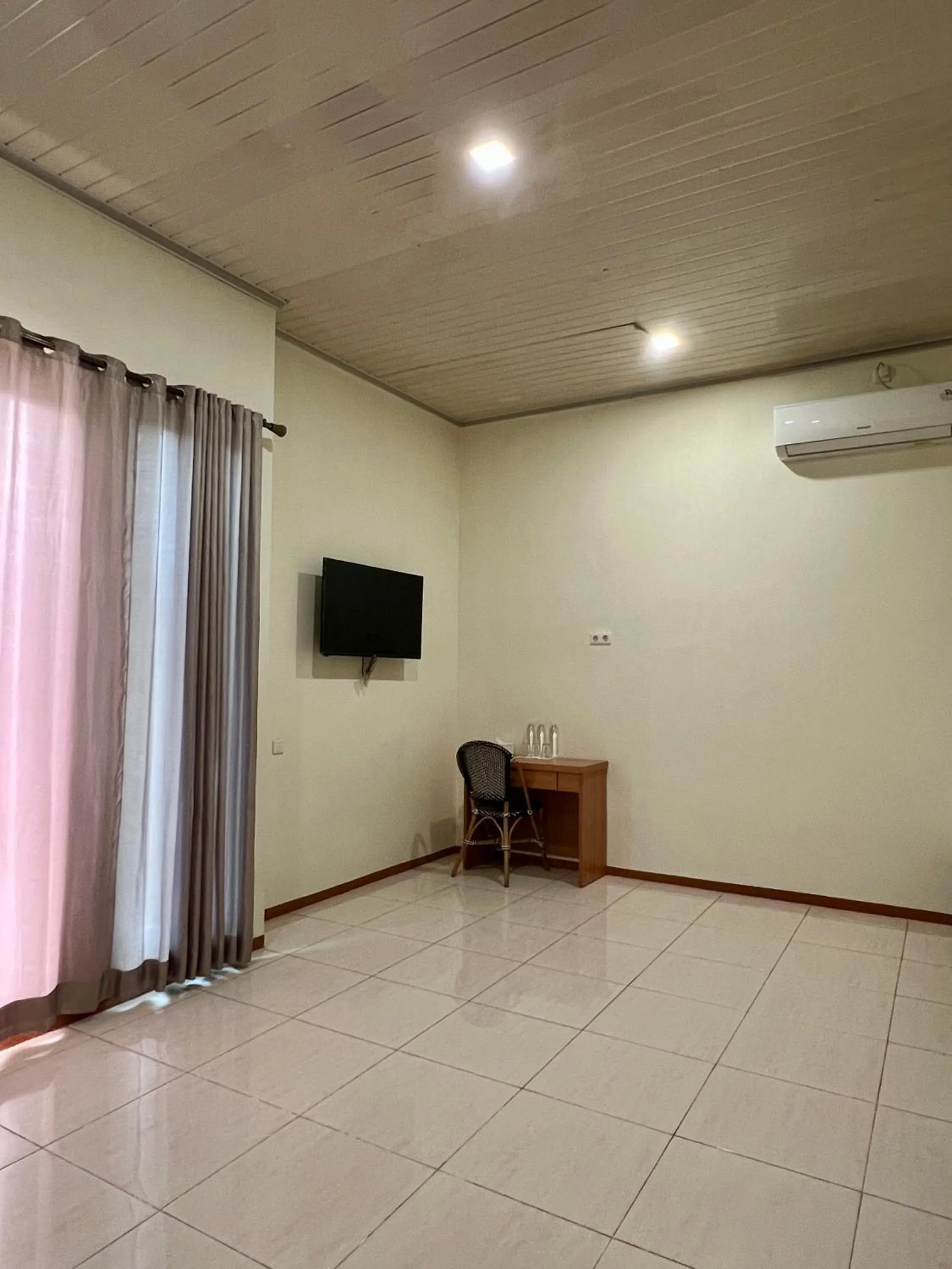 TV and multimedia in Aurora Hotel Siliwangi