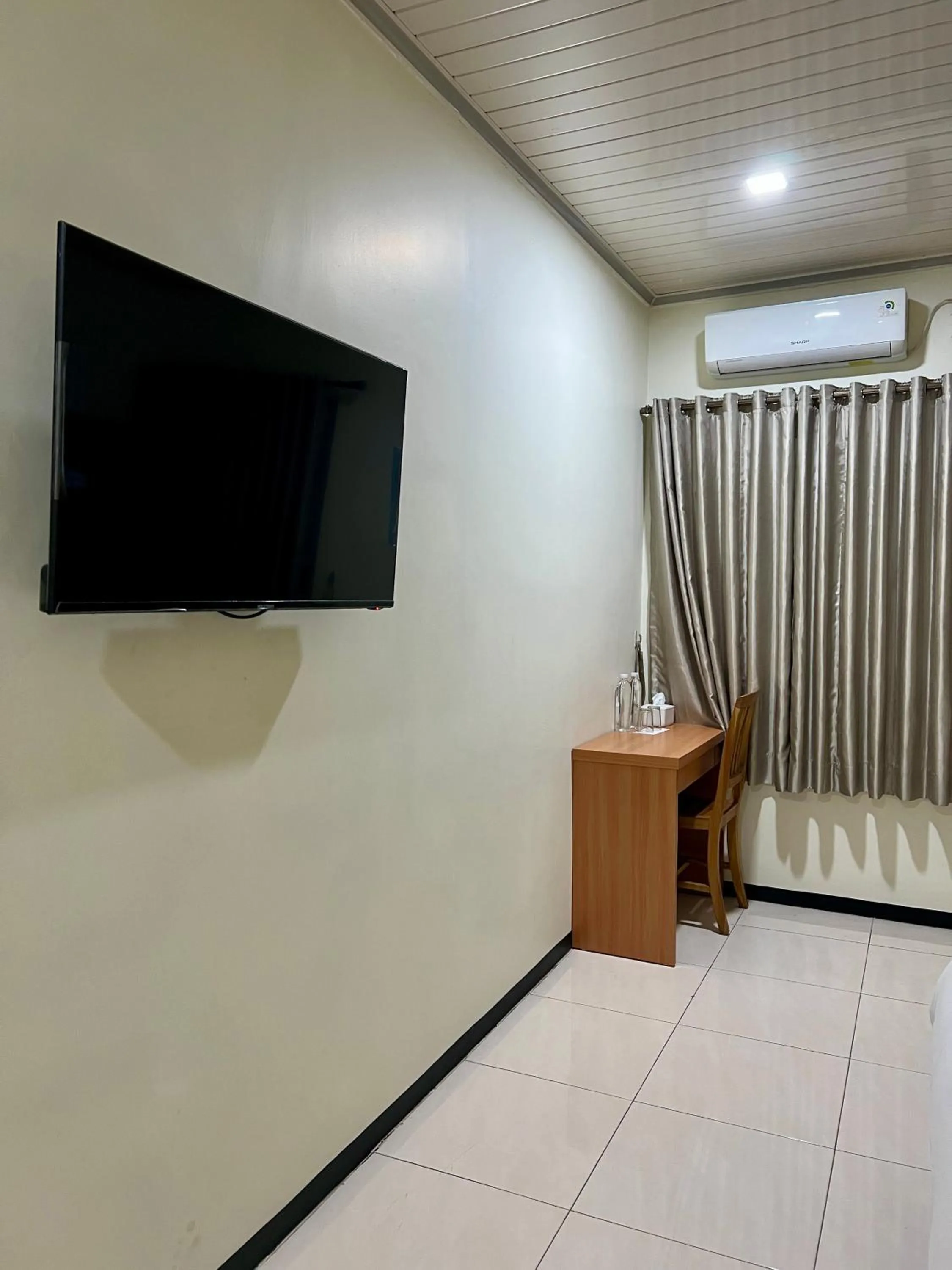 TV and multimedia in Aurora Hotel Siliwangi