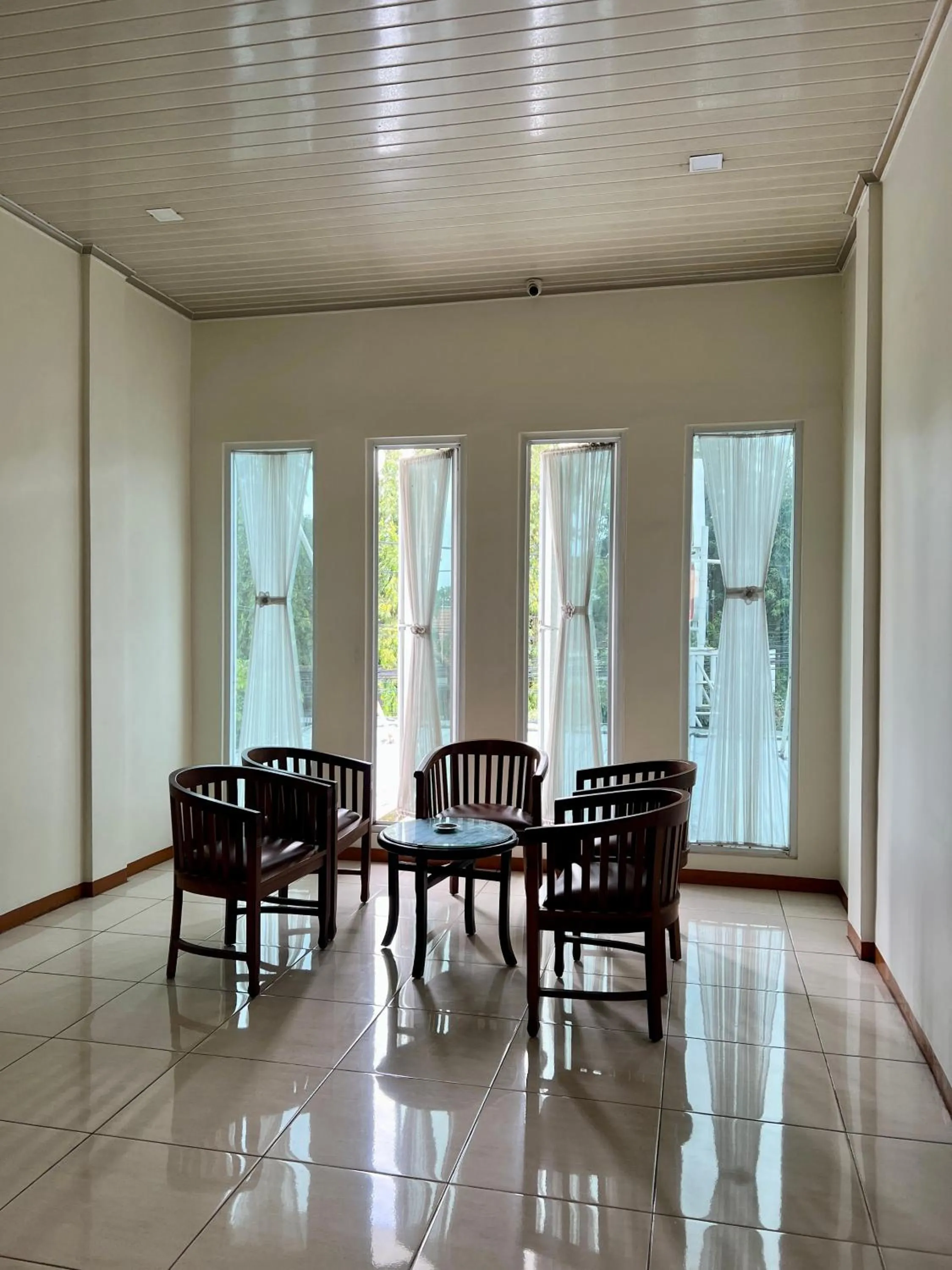 Seating area in Aurora Hotel Siliwangi