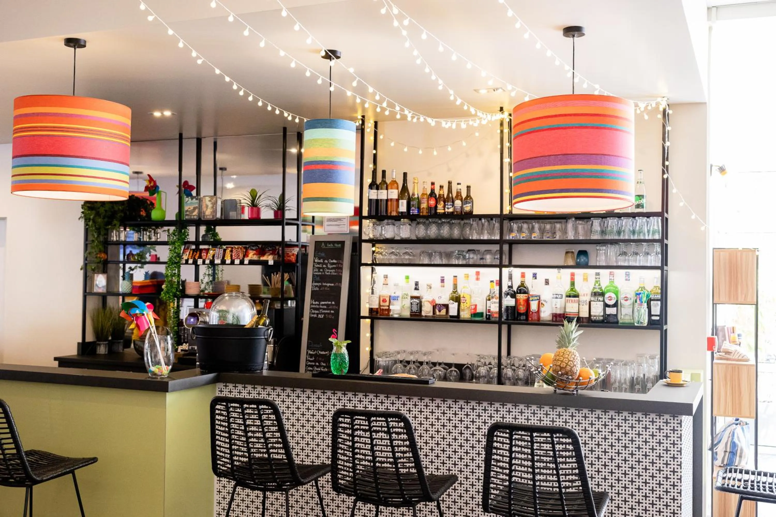 Lounge or bar in ibis Styles Perpignan Centre Gare