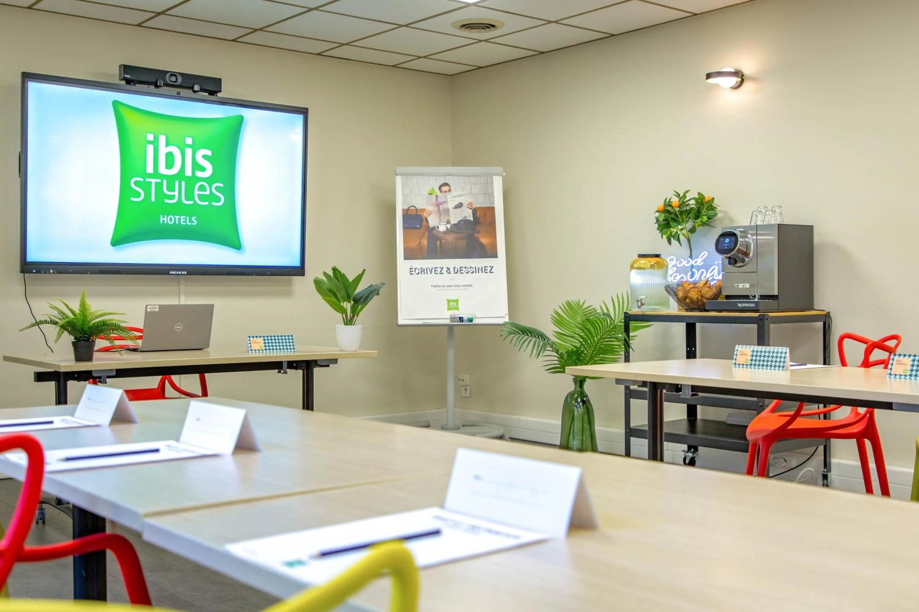 Meeting/conference room in ibis Styles Perpignan Centre Gare
