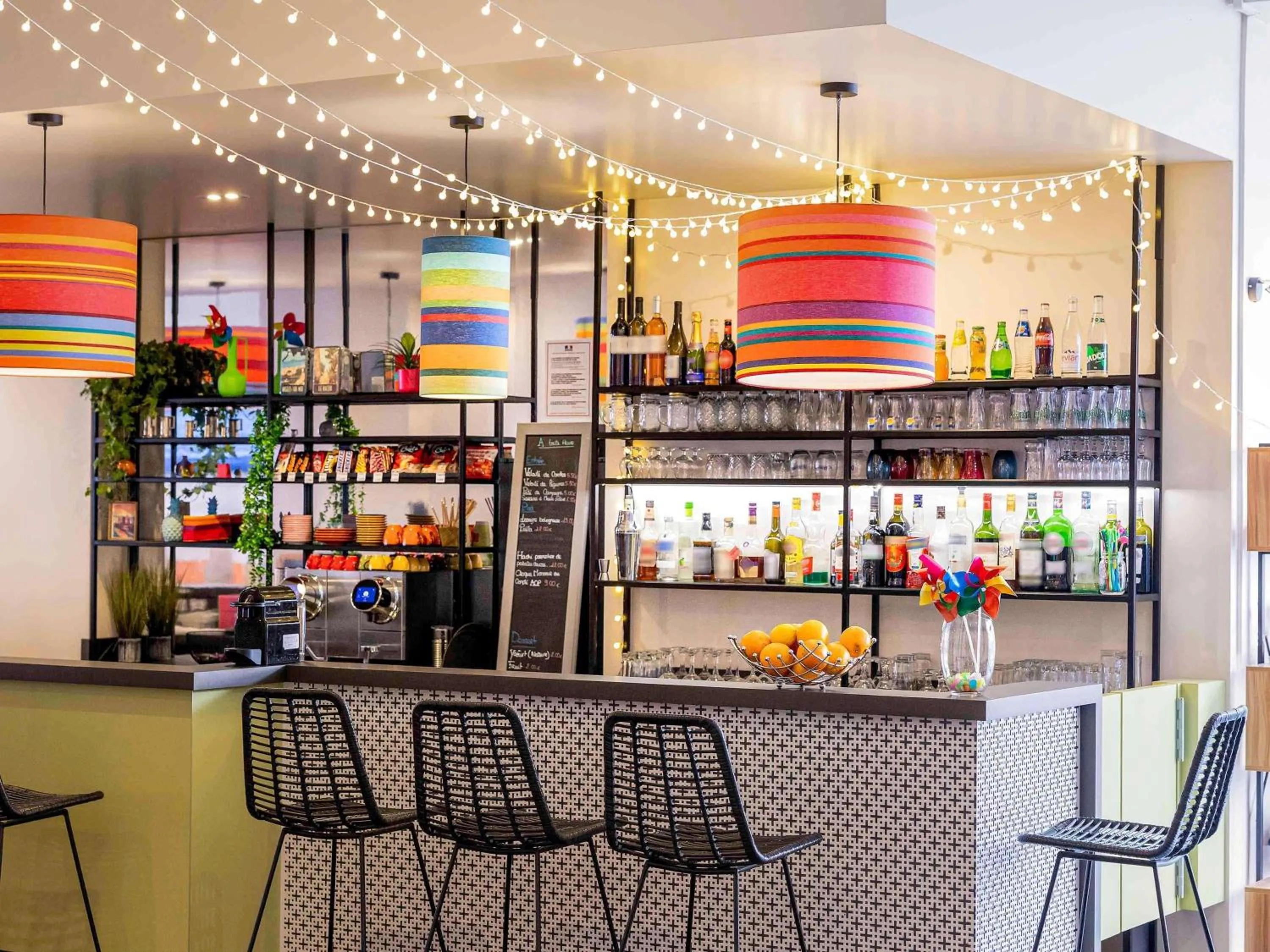 Lounge or bar in ibis Styles Perpignan Centre Gare