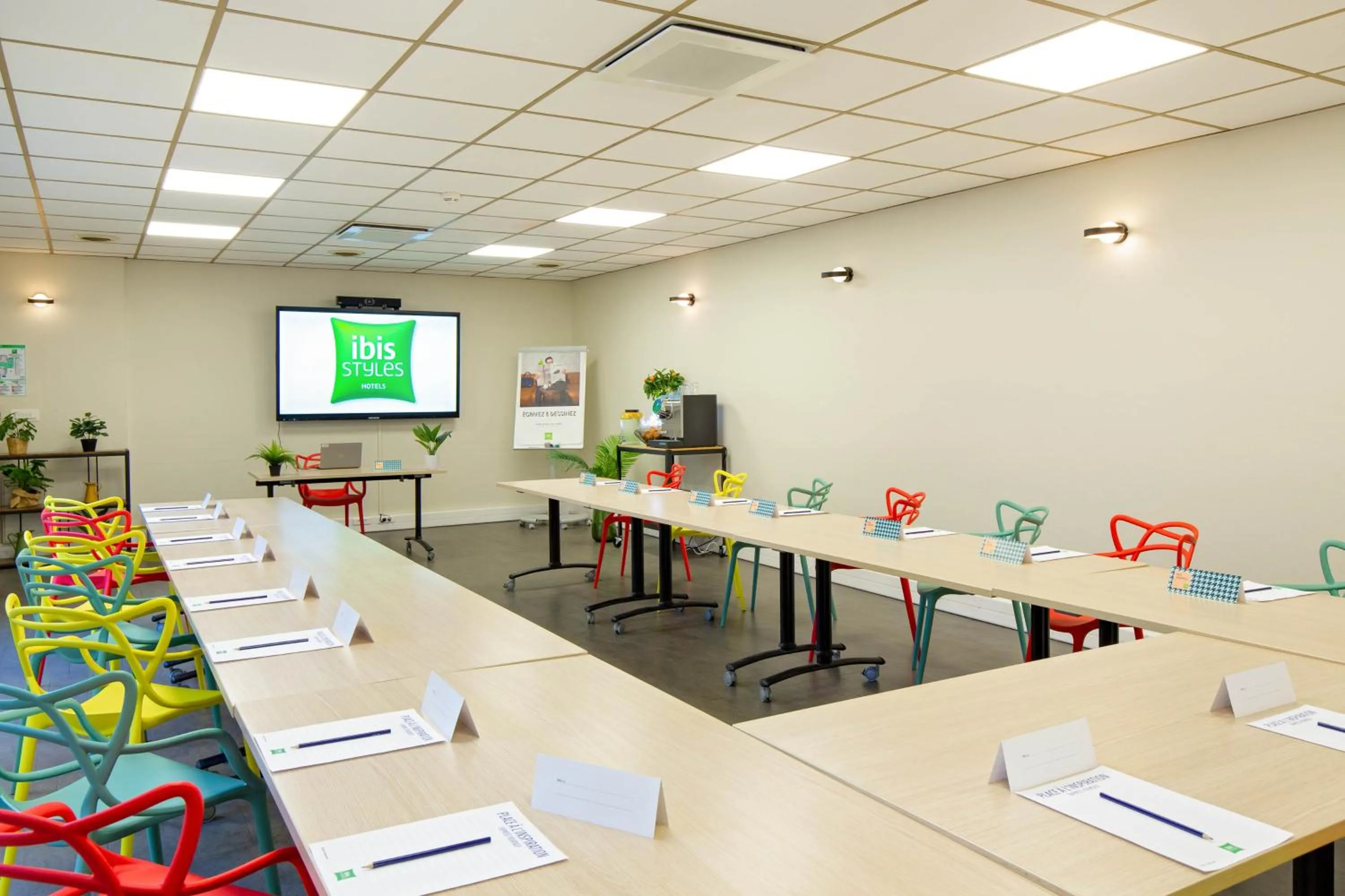 Meeting/conference room in ibis Styles Perpignan Centre Gare
