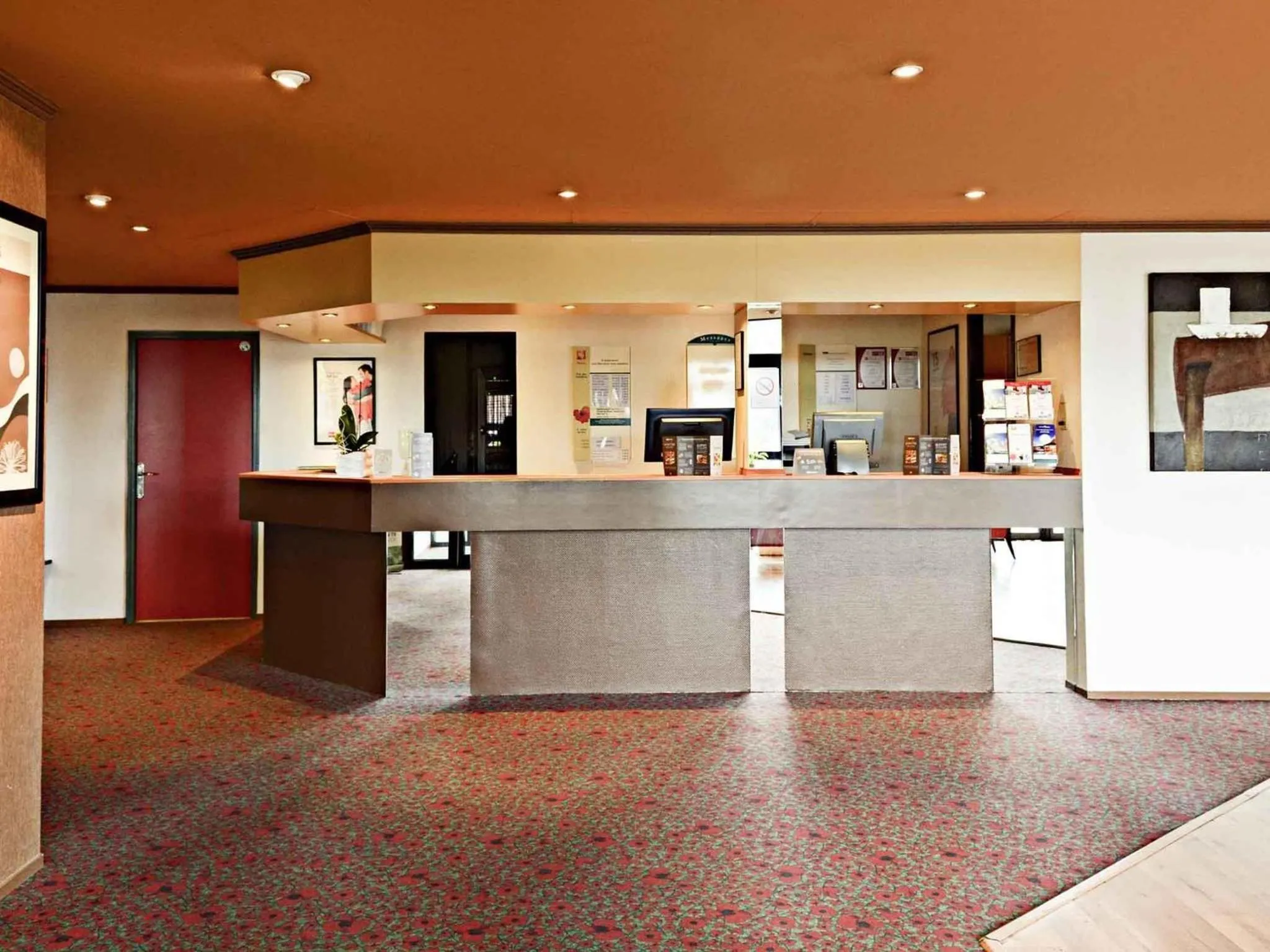 Property building in Hôtel Ibis Nevers