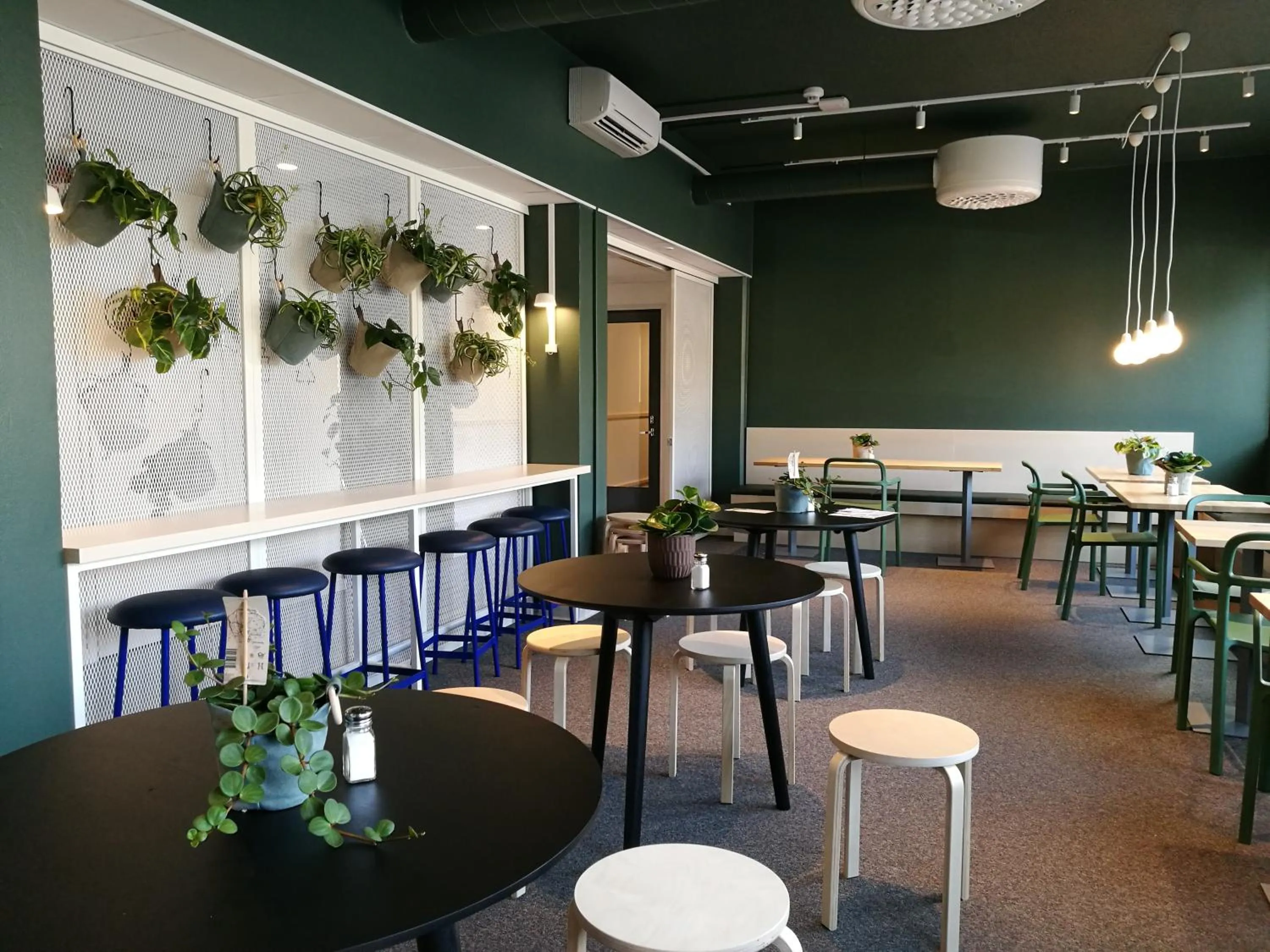 Lounge or bar in GreenStar Hotel Jyväskylä