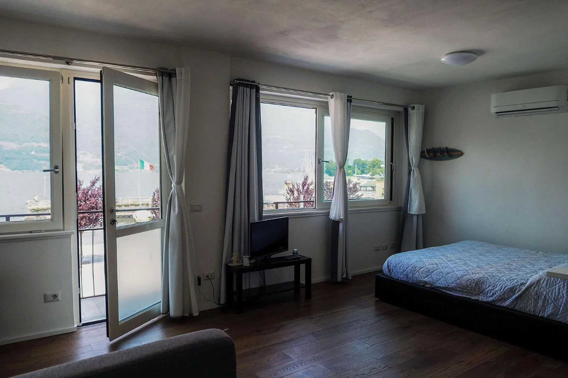 Bed in Marina Apartments