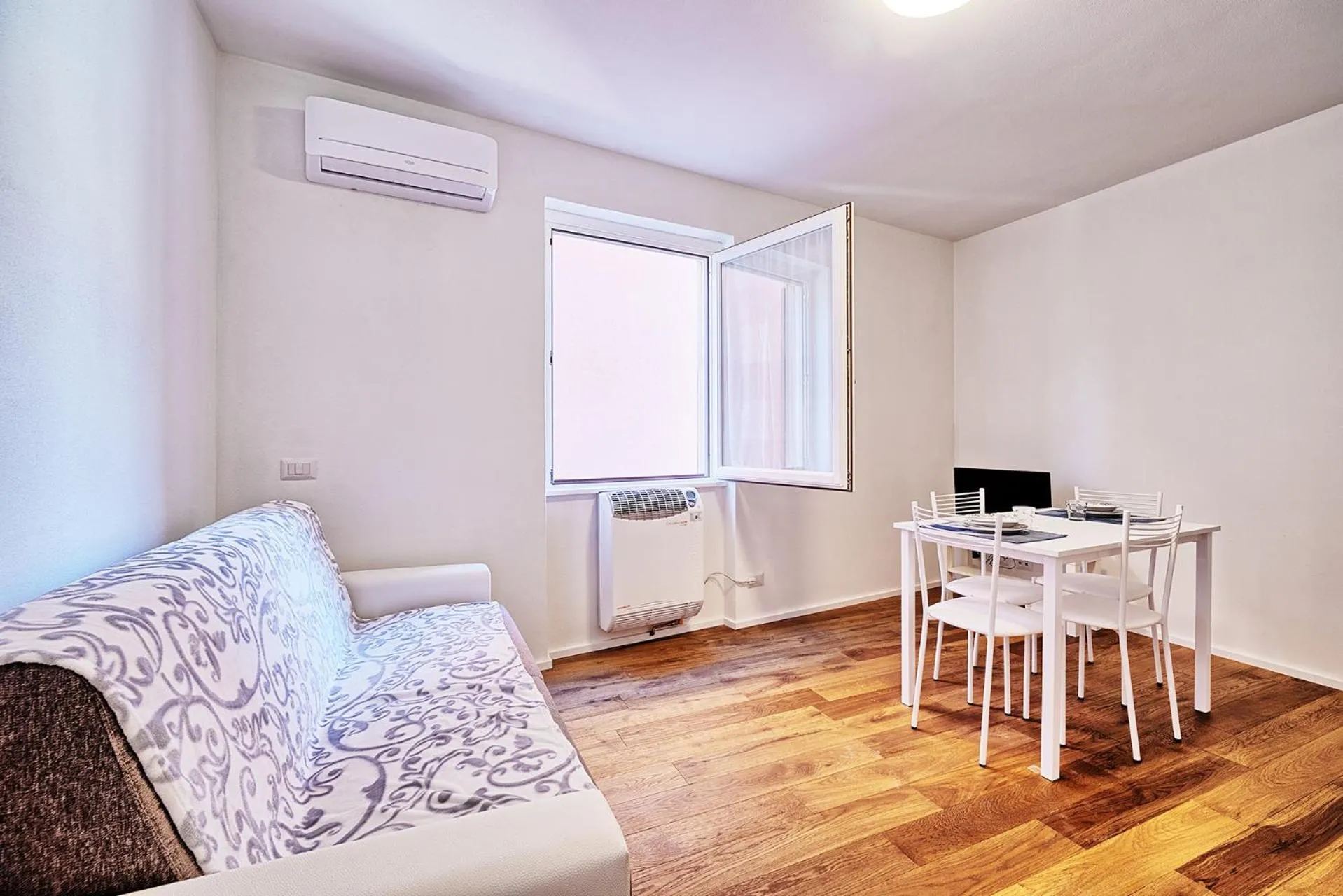 TV and multimedia in Marina Apartments