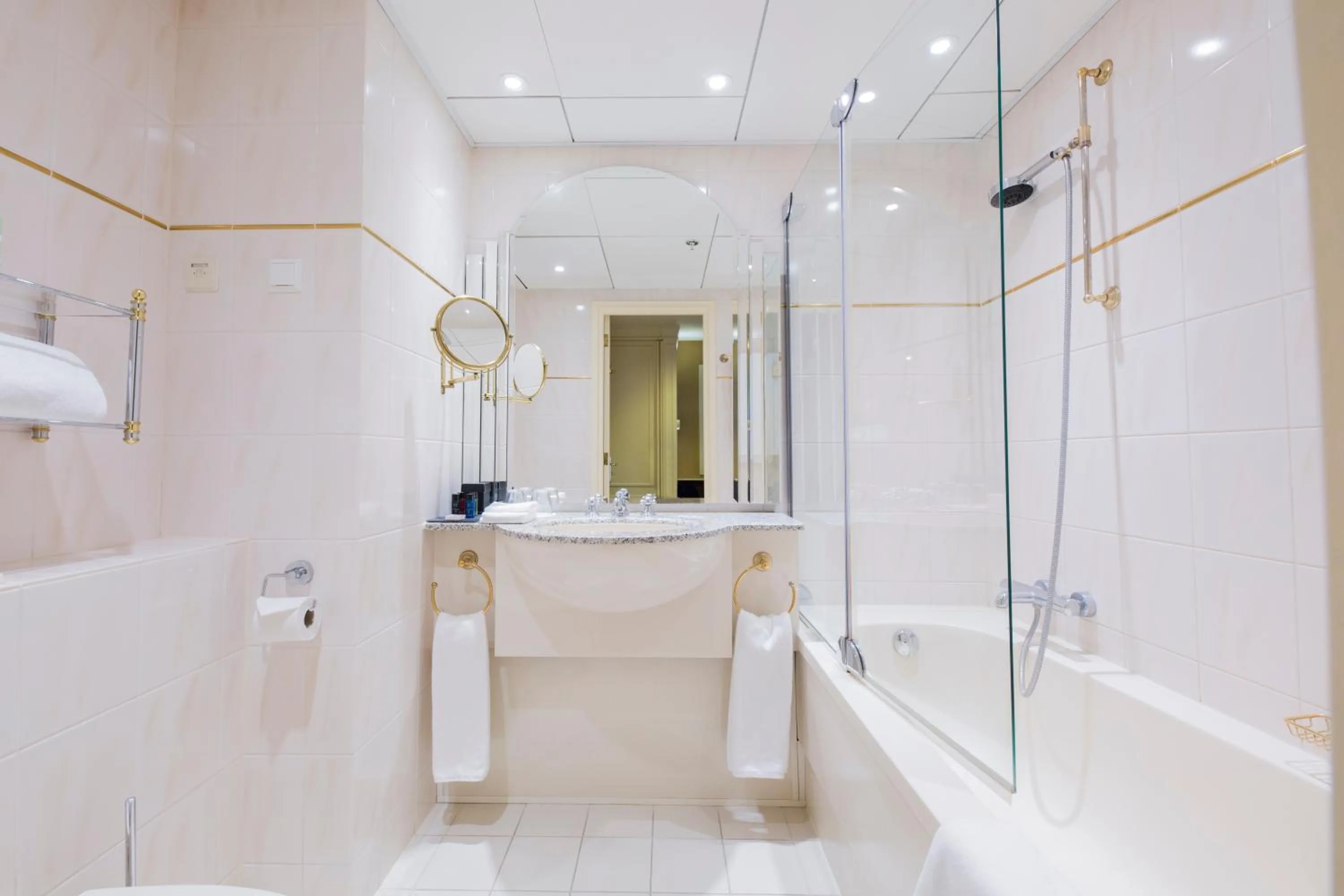 Bathroom in Grand Hotel Huis ter Duin